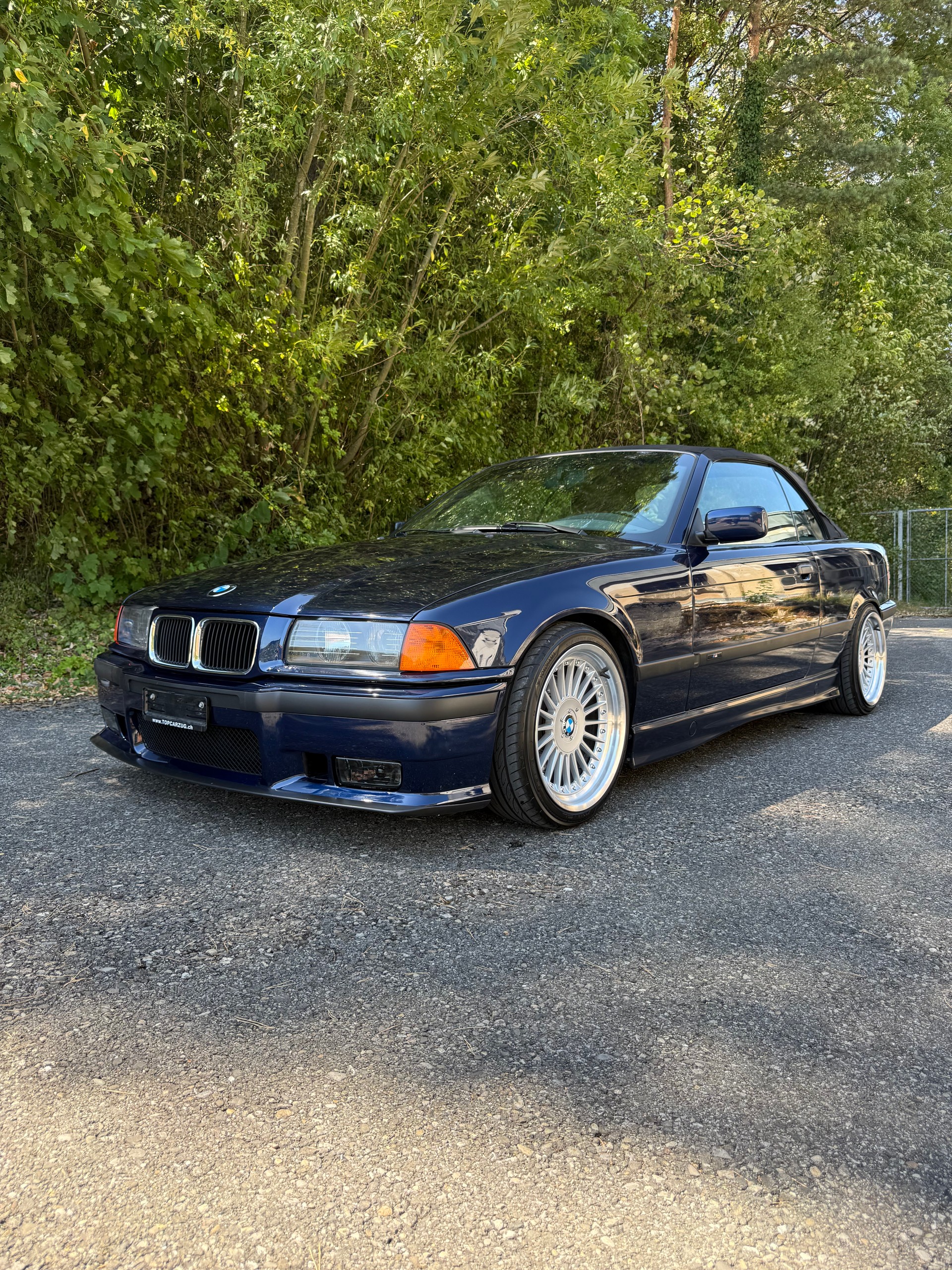 BMW 325i Cabrio-image-7