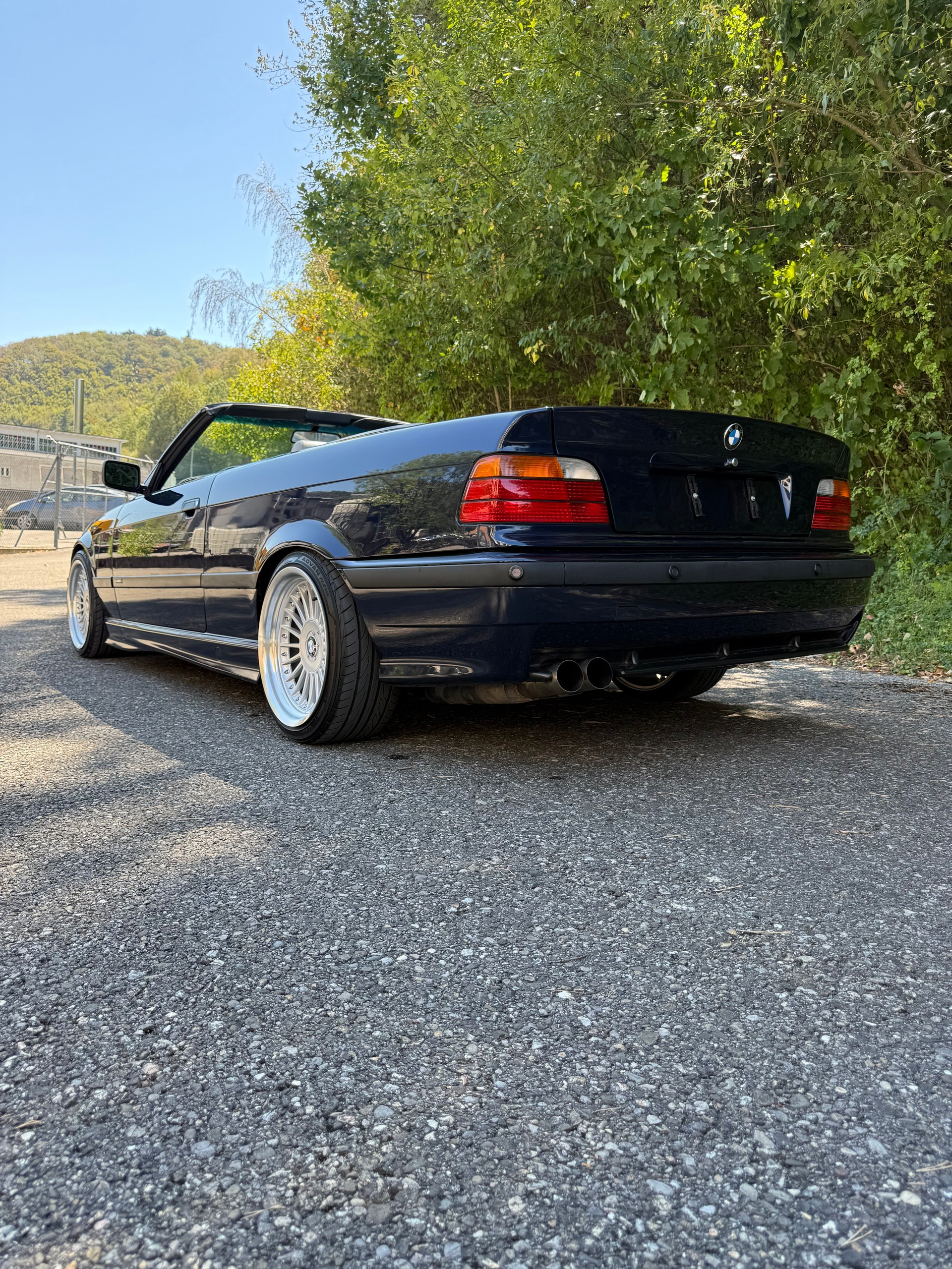 BMW 325i Cabrio-image-4