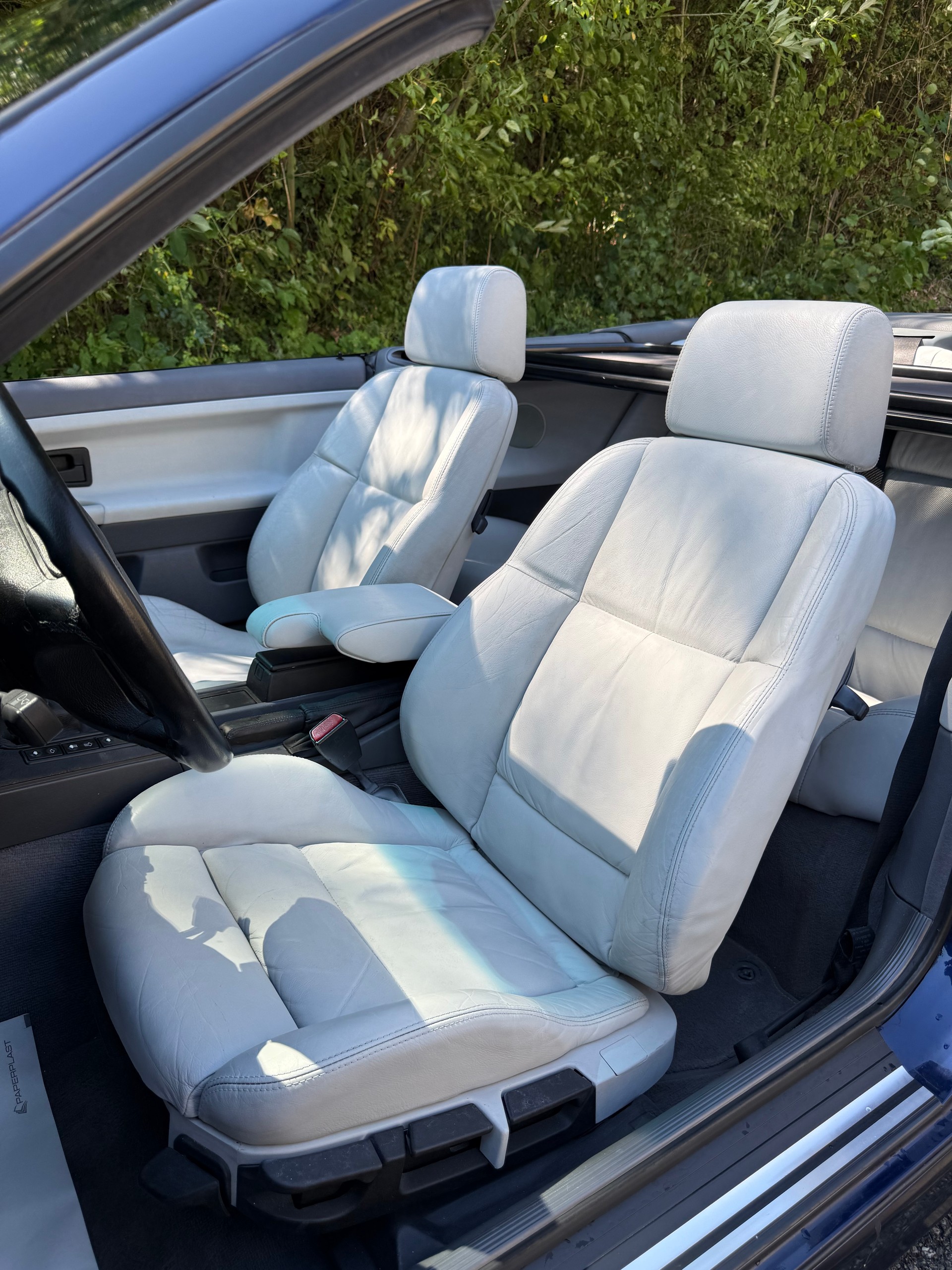BMW 325i Cabrio-image-11