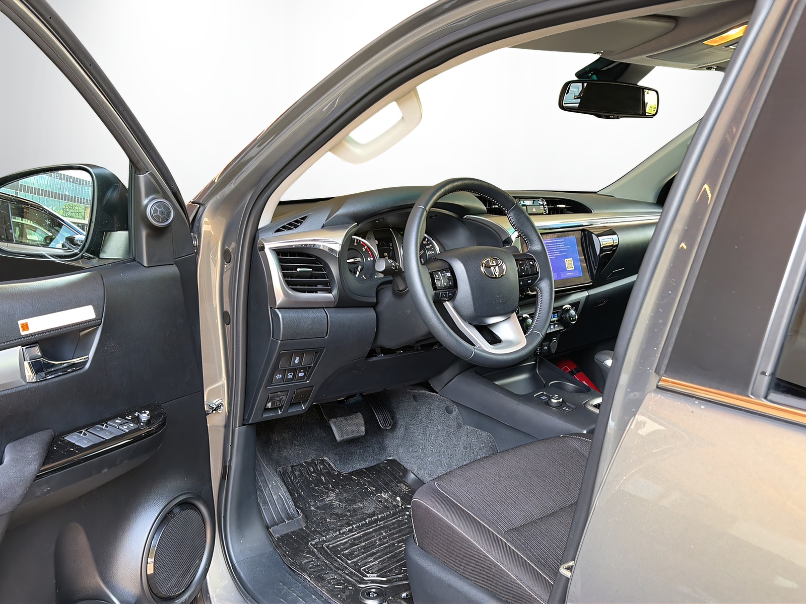 TOYOTA Hilux 2.8d MHEV Style Double Cab 4x4-image-6