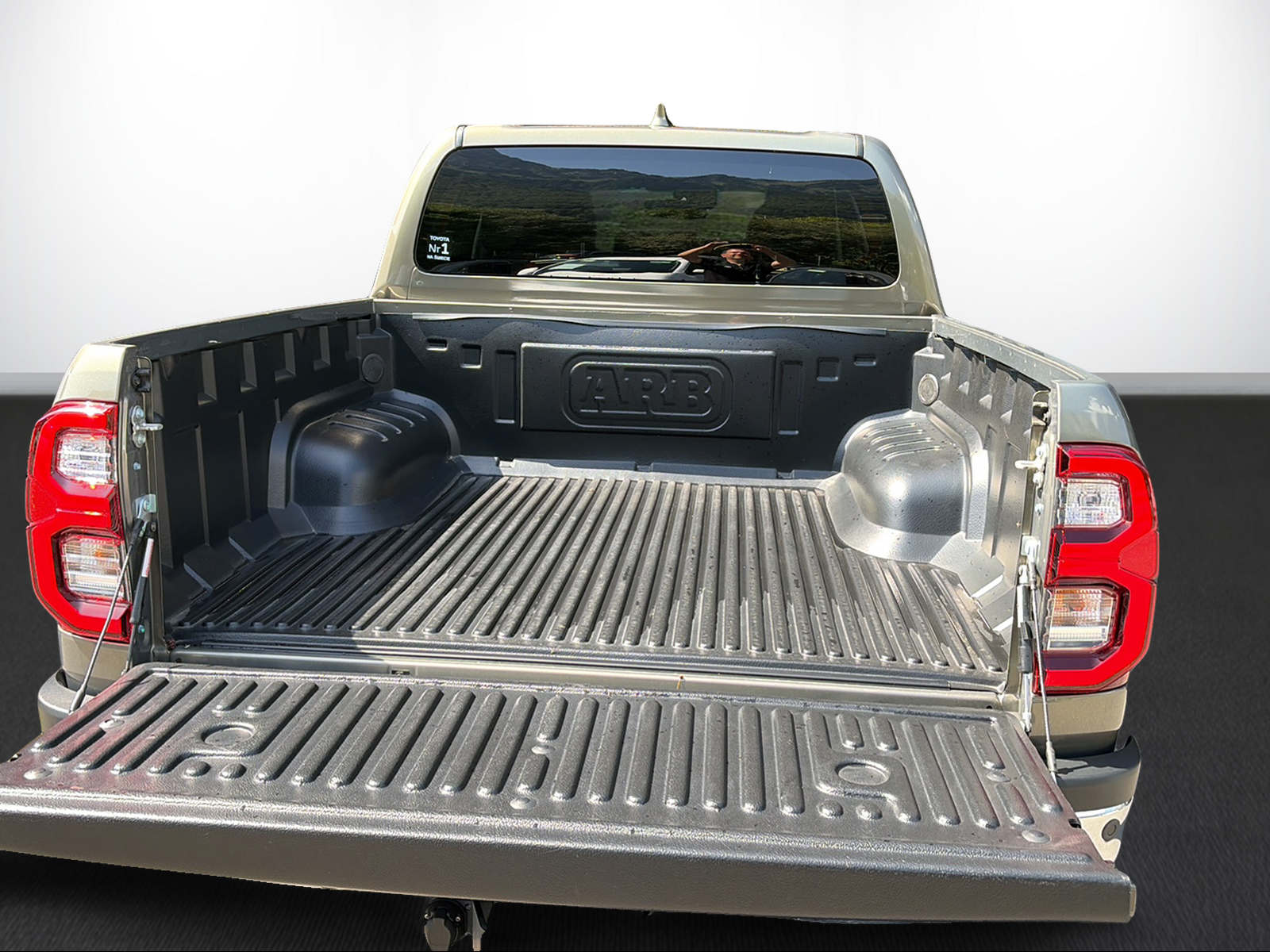 TOYOTA Hilux 2.8d MHEV Style Double Cab 4x4-image-9