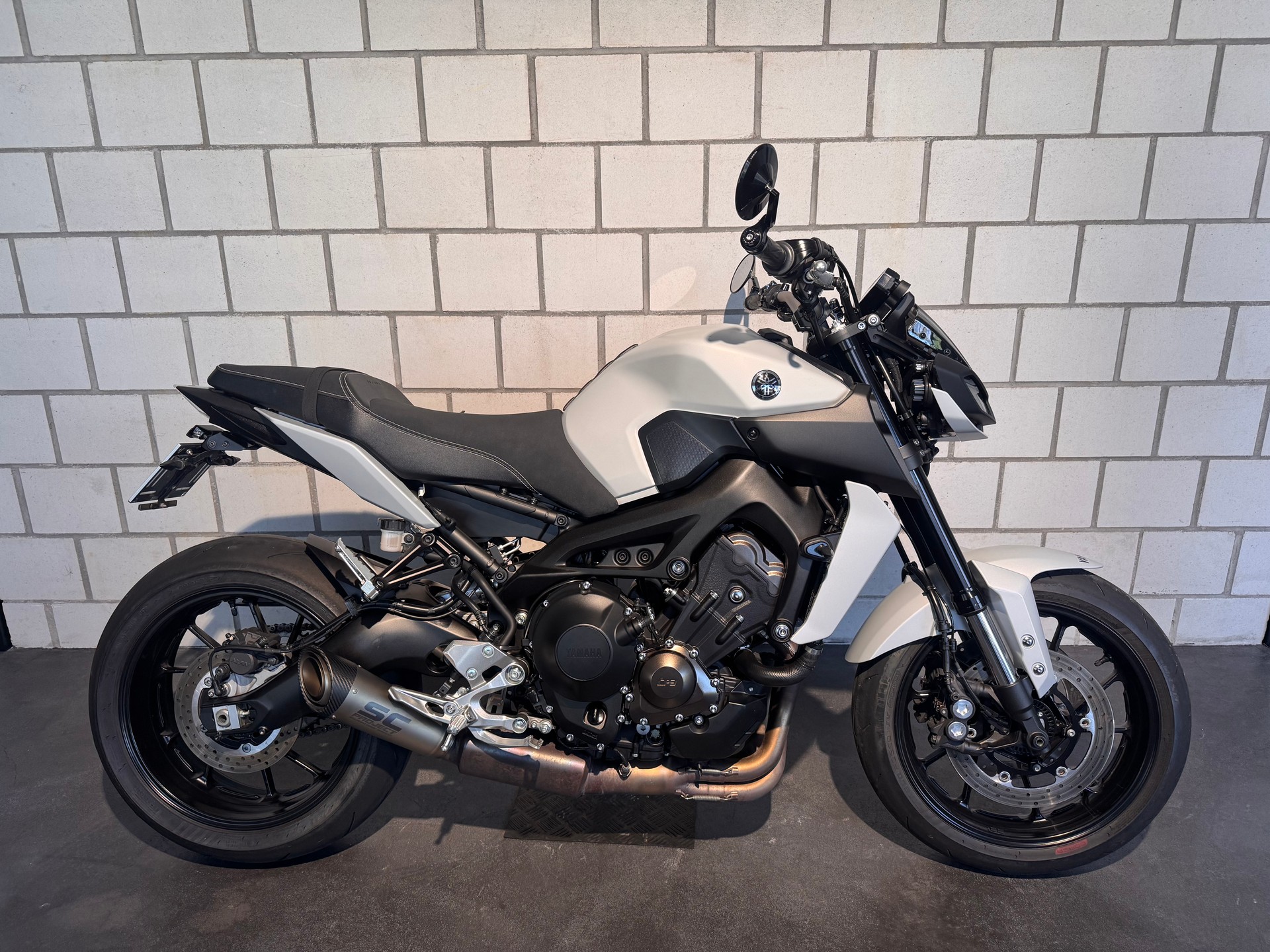 YAMAHA MT-09 ABS-showroom-element-1