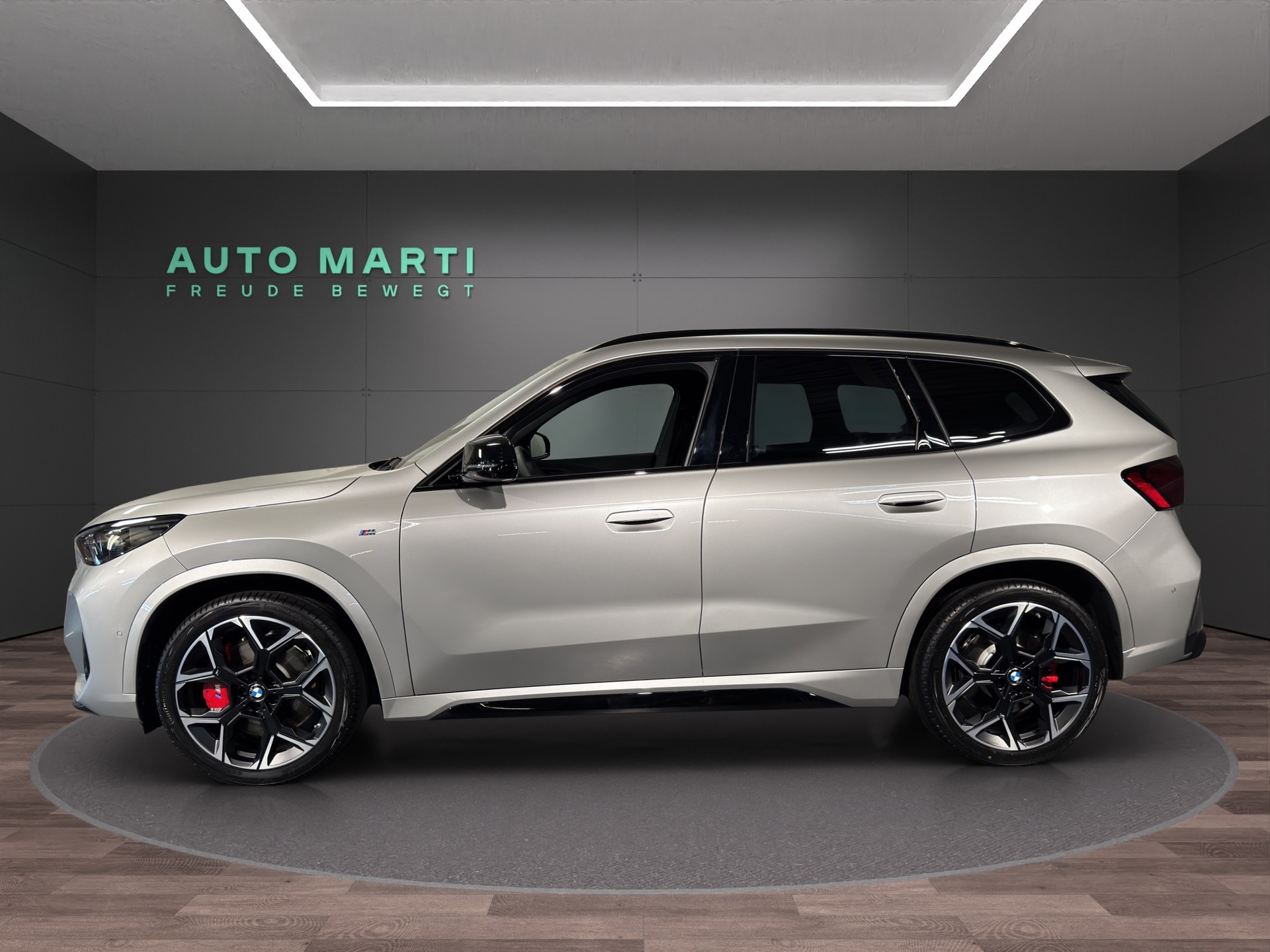BMW X1 M35i-showroom-element-2