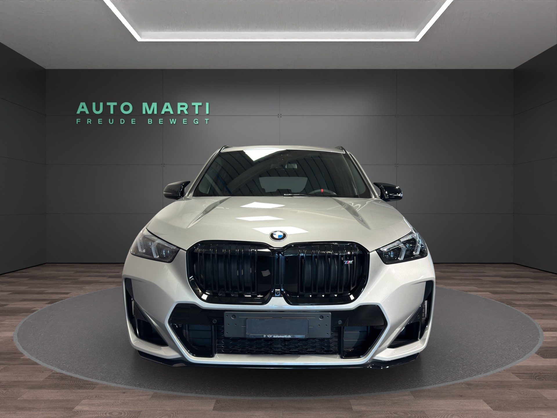 BMW X1 M35i-showroom-element-1