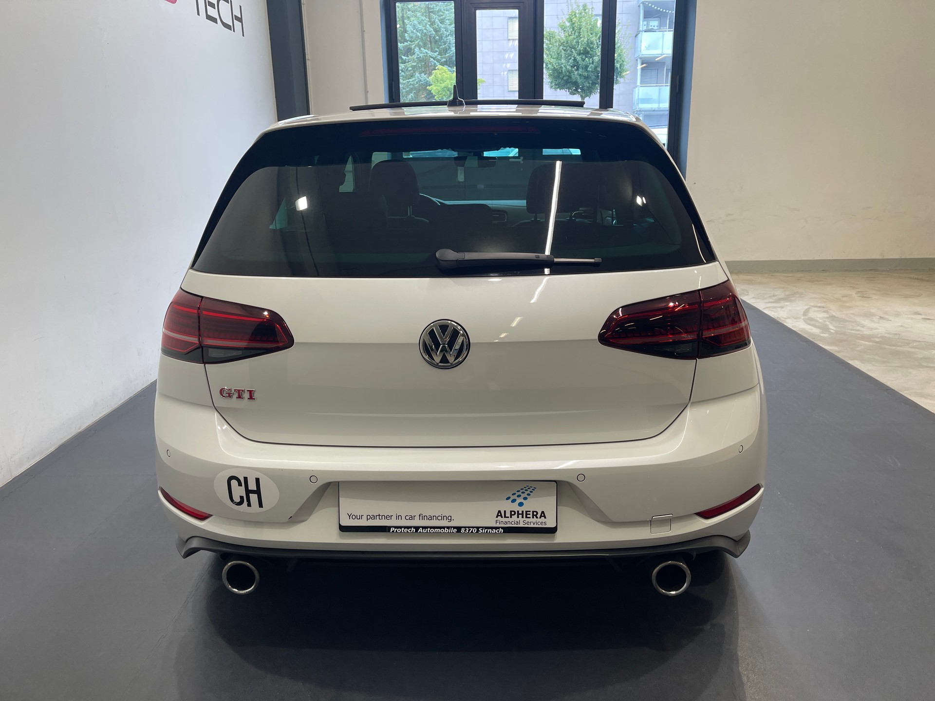 VW Golf 2.0 TSI GTI Performance-image-7