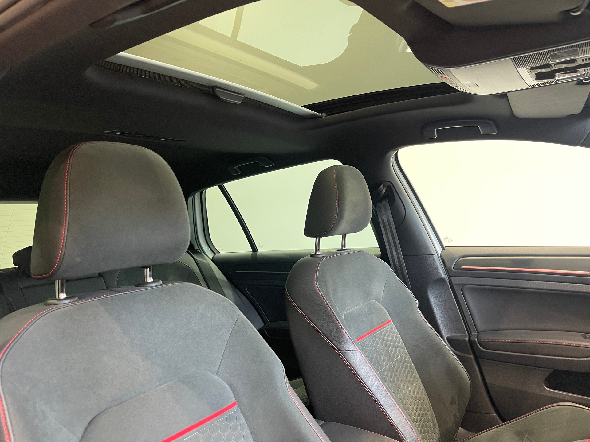 VW Golf 2.0 TSI GTI Performance-image-16