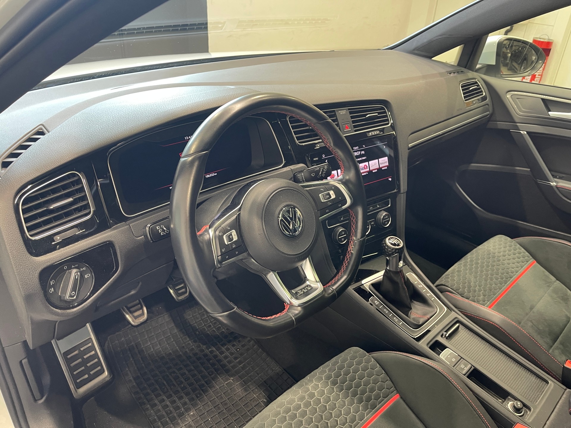 VW Golf 2.0 TSI GTI Performance-image-11