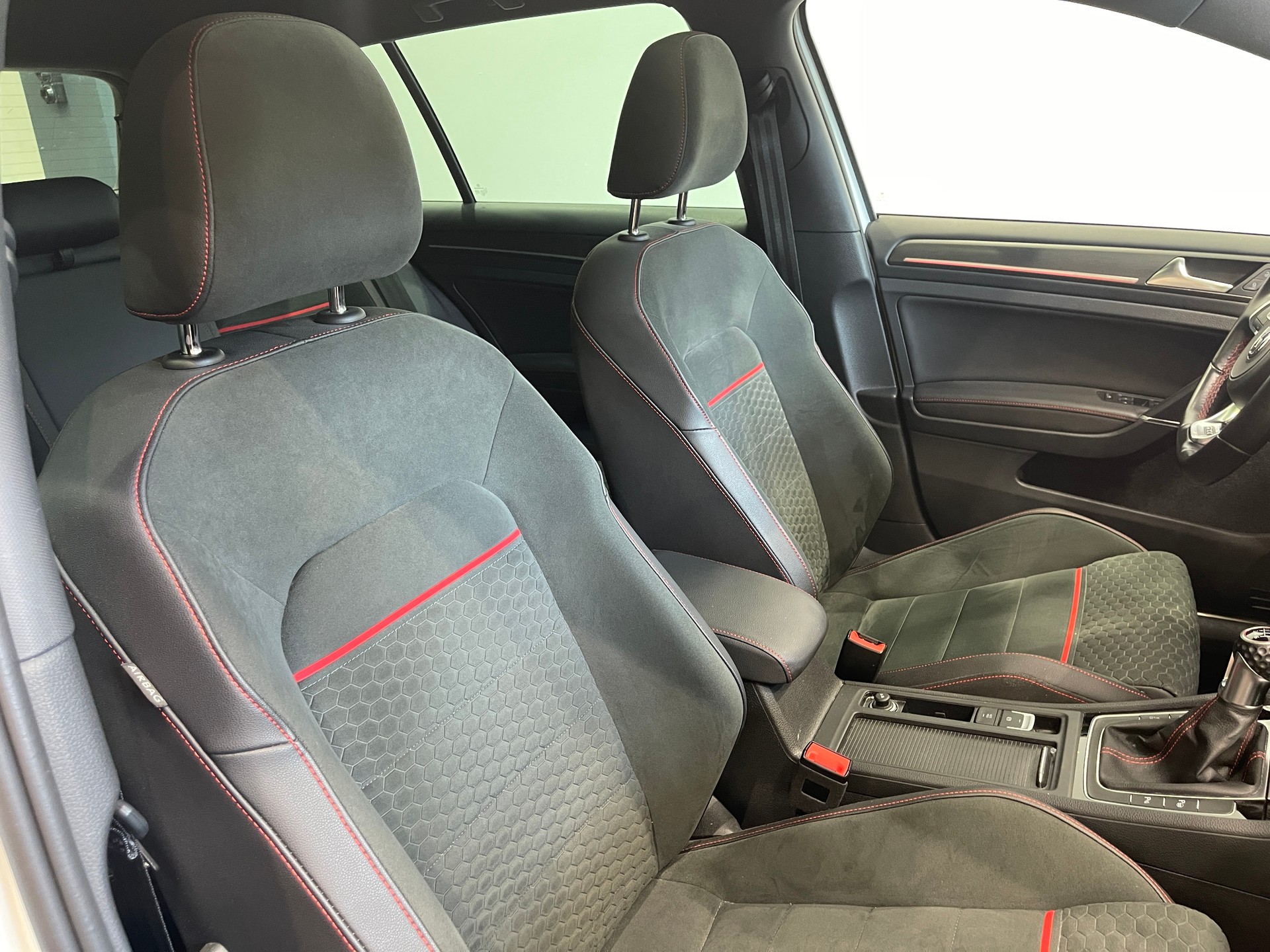 VW Golf 2.0 TSI GTI Performance-image-15