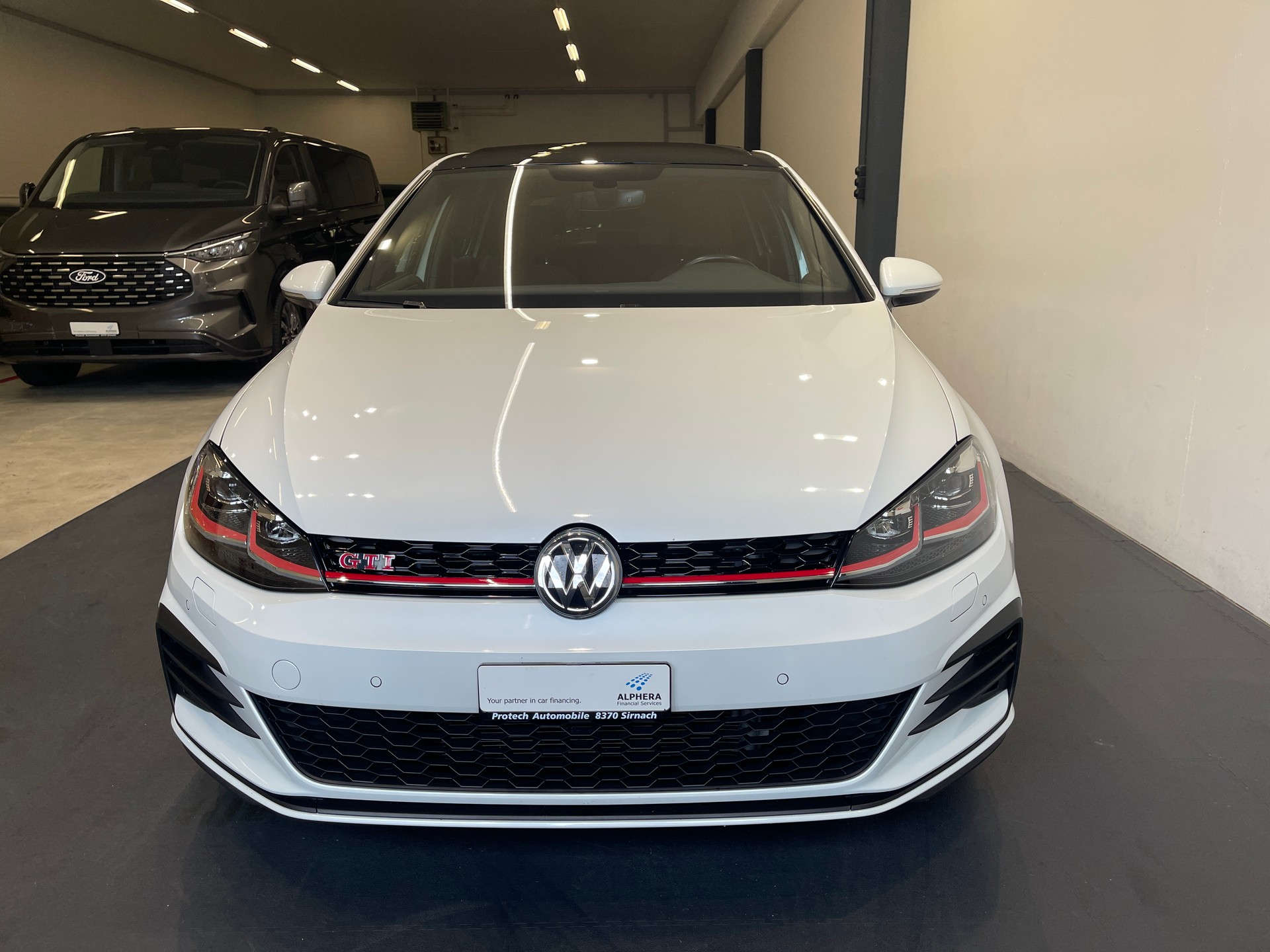VW Golf 2.0 TSI GTI Performance-image-3