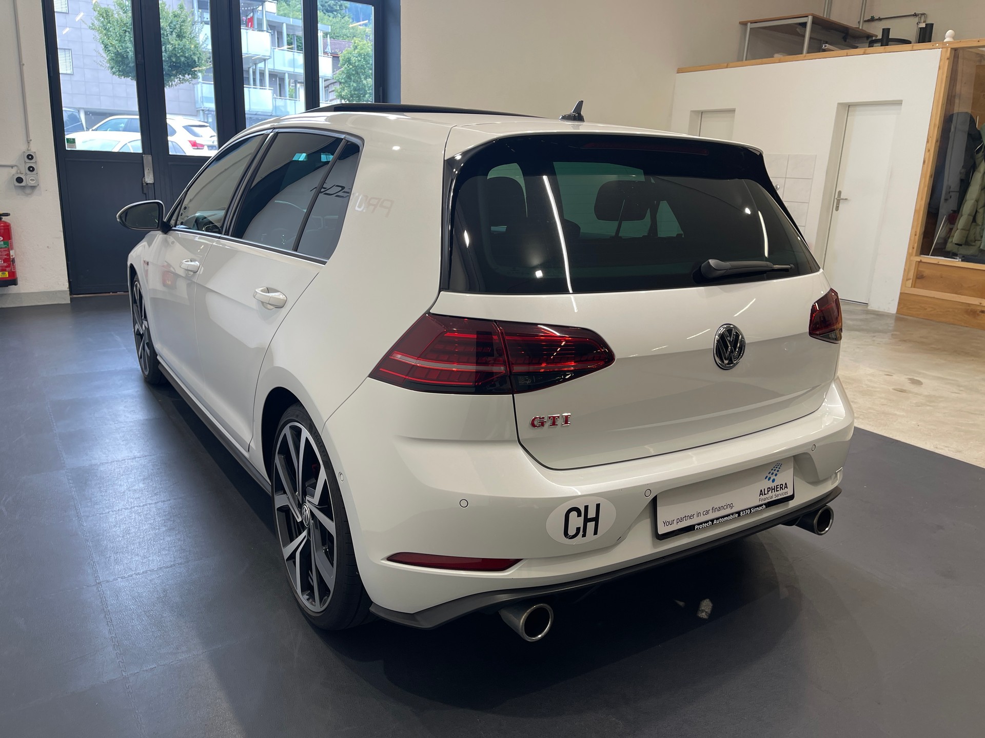 VW Golf 2.0 TSI GTI Performance-image-8