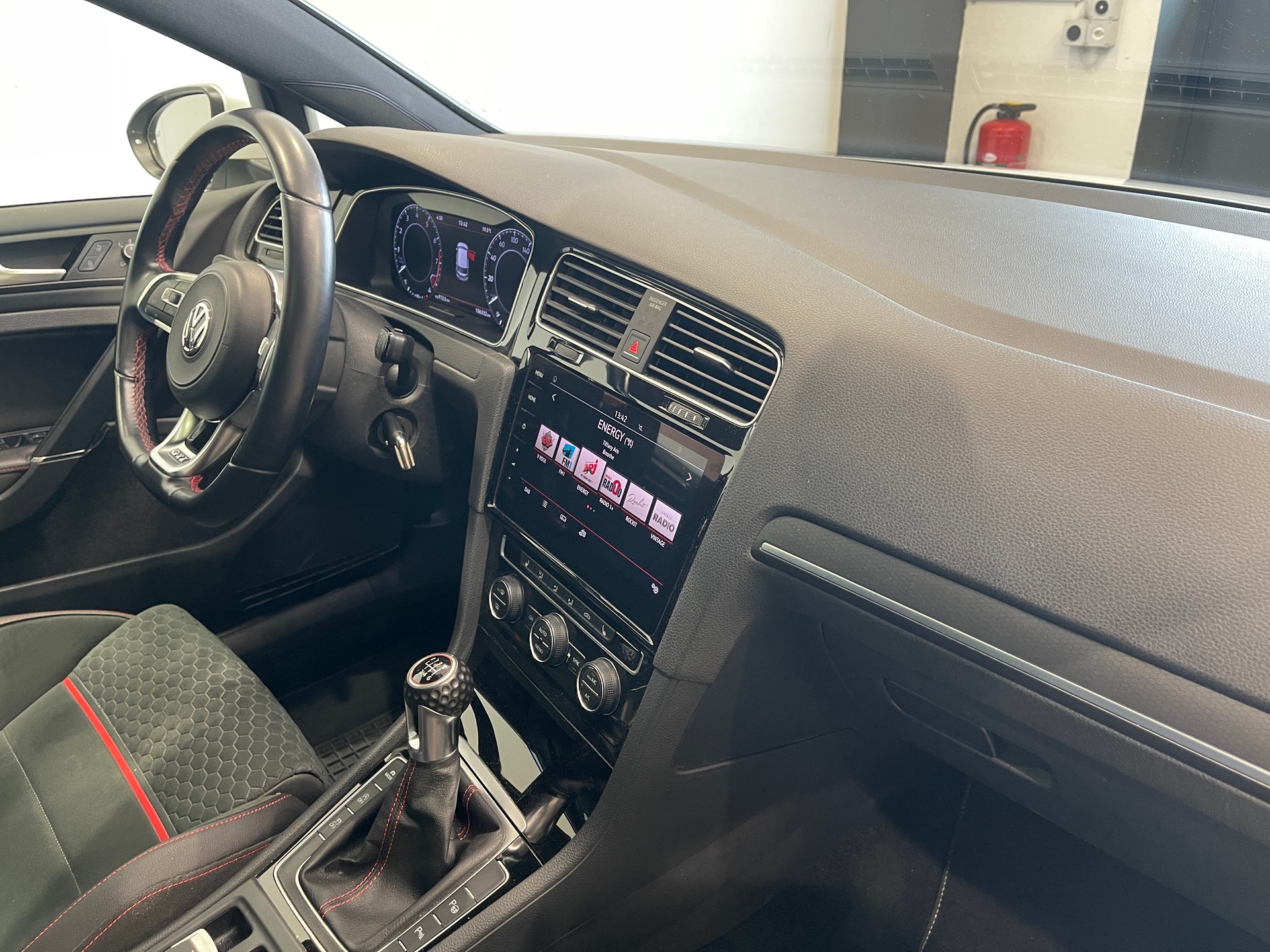 VW Golf 2.0 TSI GTI Performance-image-17