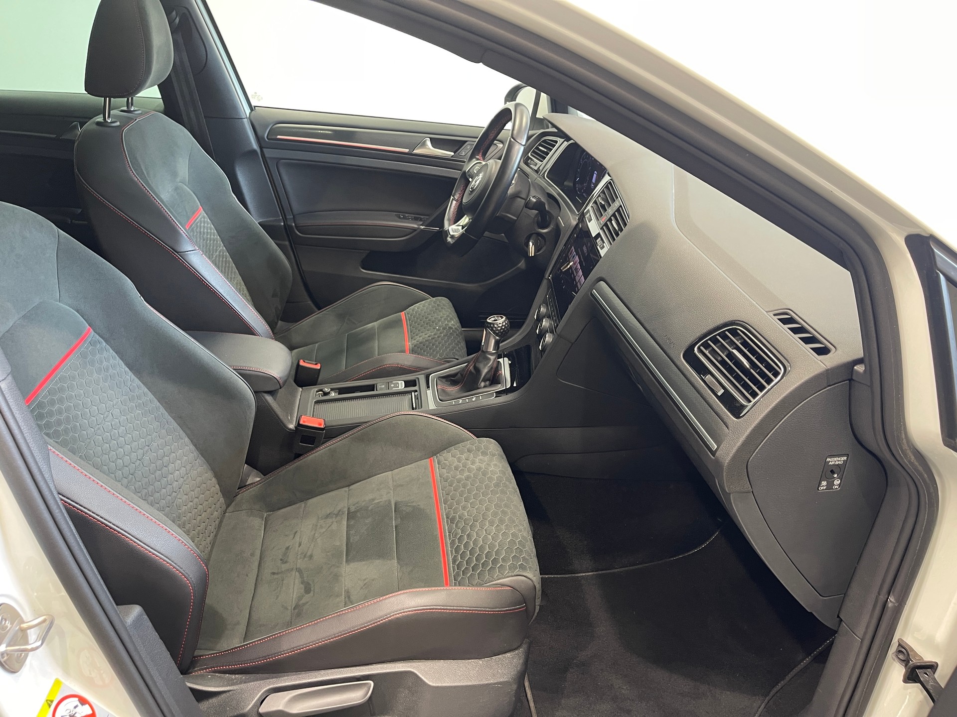 VW Golf 2.0 TSI GTI Performance-image-14