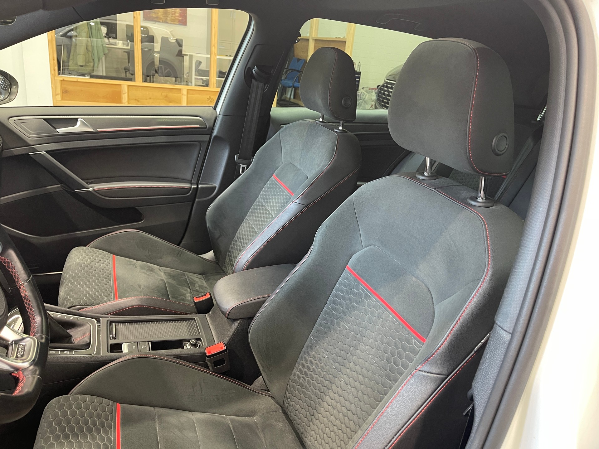 VW Golf 2.0 TSI GTI Performance-image-10