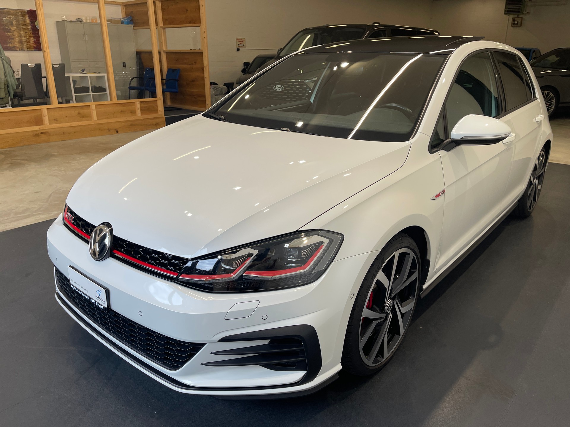 VW Golf 2.0 TSI GTI Performance-image-5