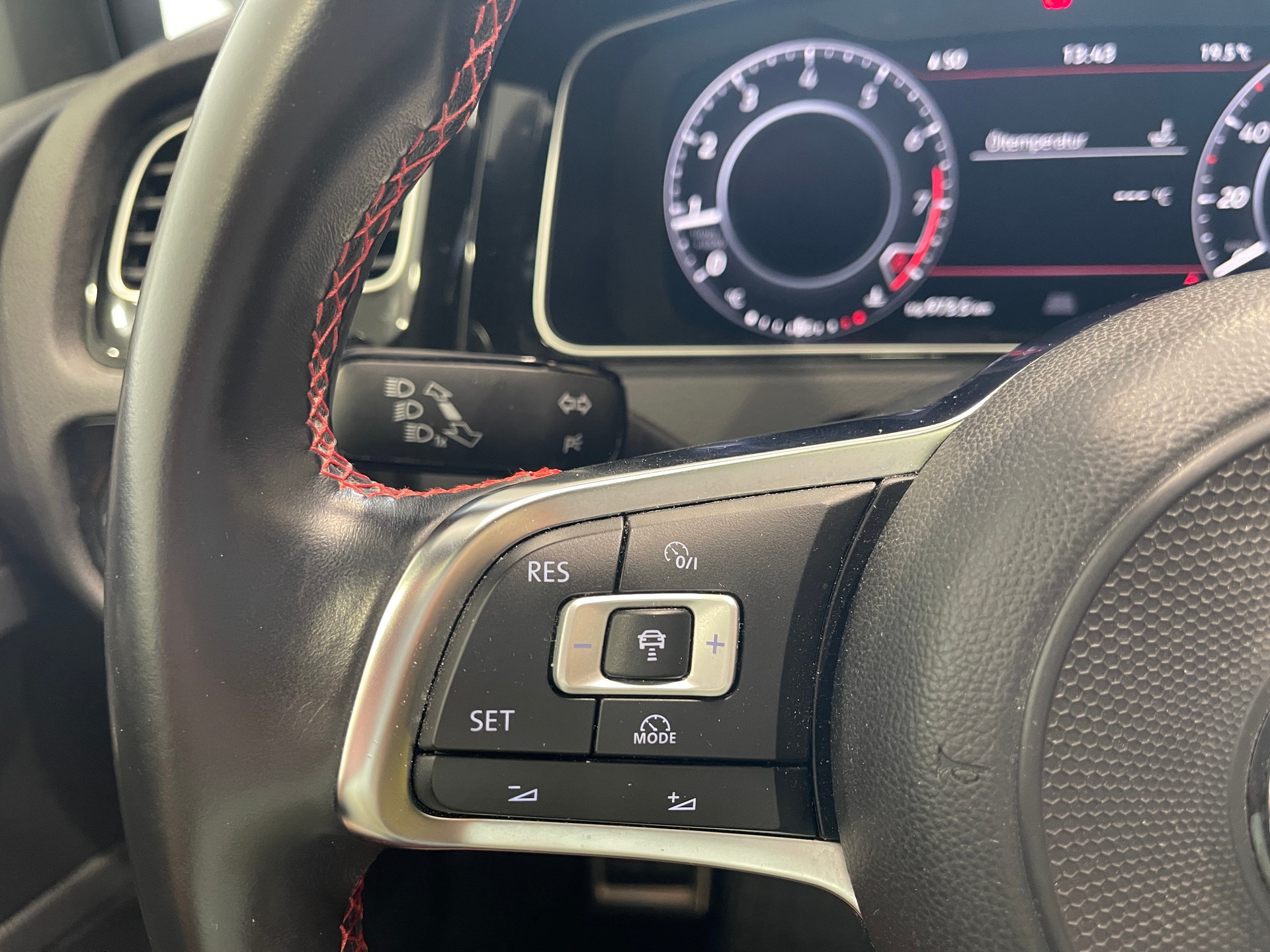 VW Golf 2.0 TSI GTI Performance-image-19