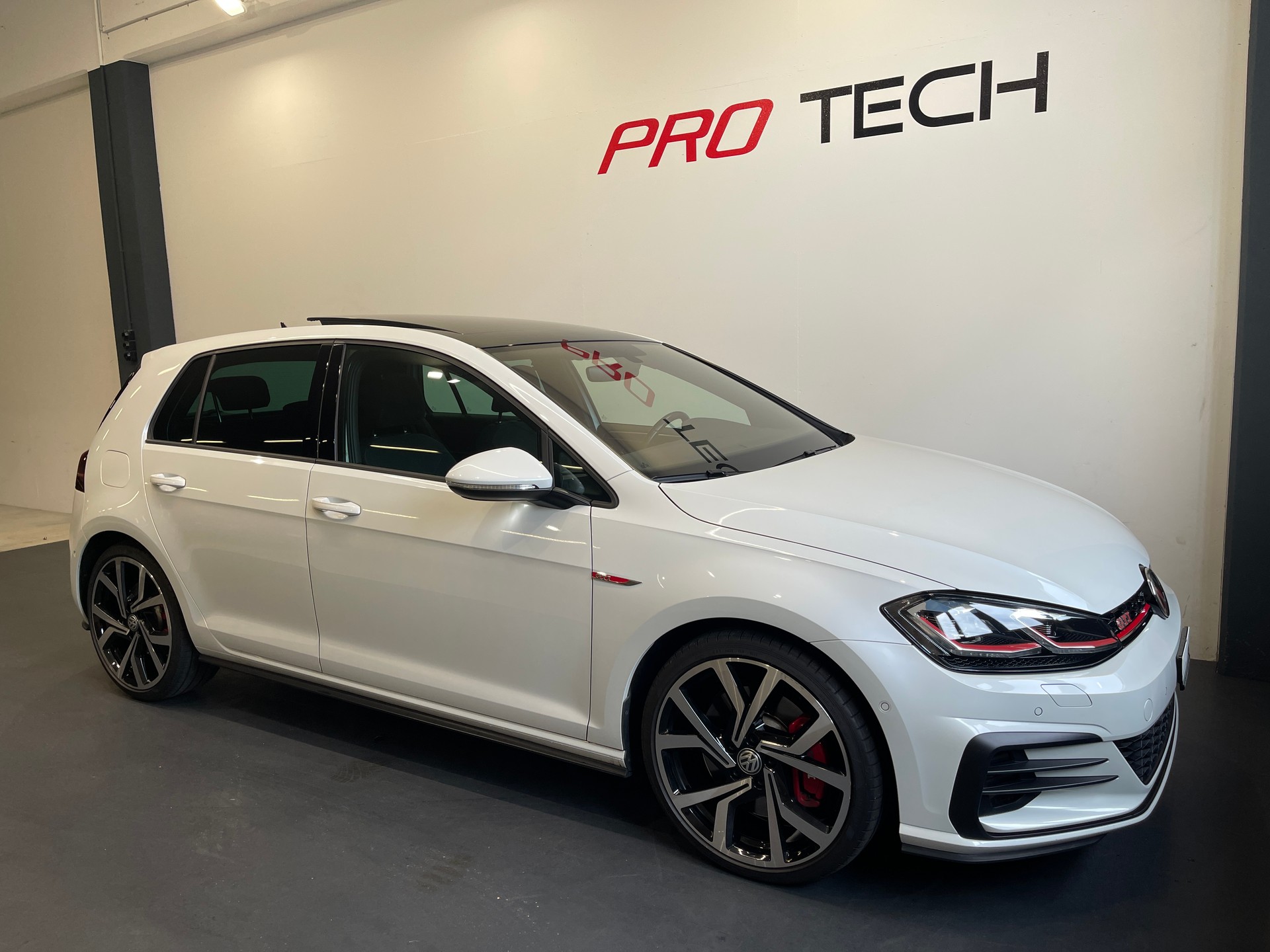 VW Golf 2.0 TSI GTI Performance-image-0