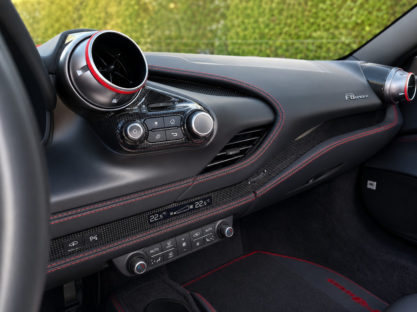 FERRARI F8 Spyder - aus 1. Hand-image-8