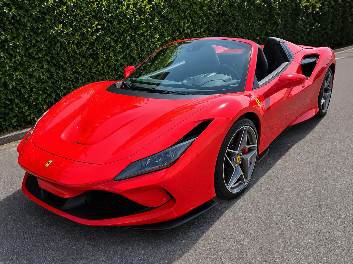 FERRARI F8 Spyder - aus 1. Hand-image-0
