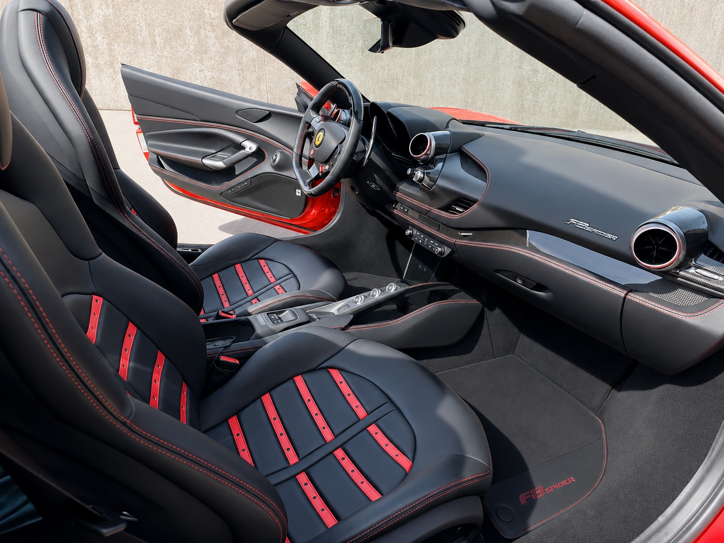 FERRARI F8 Spyder - aus 1. Hand-image-9