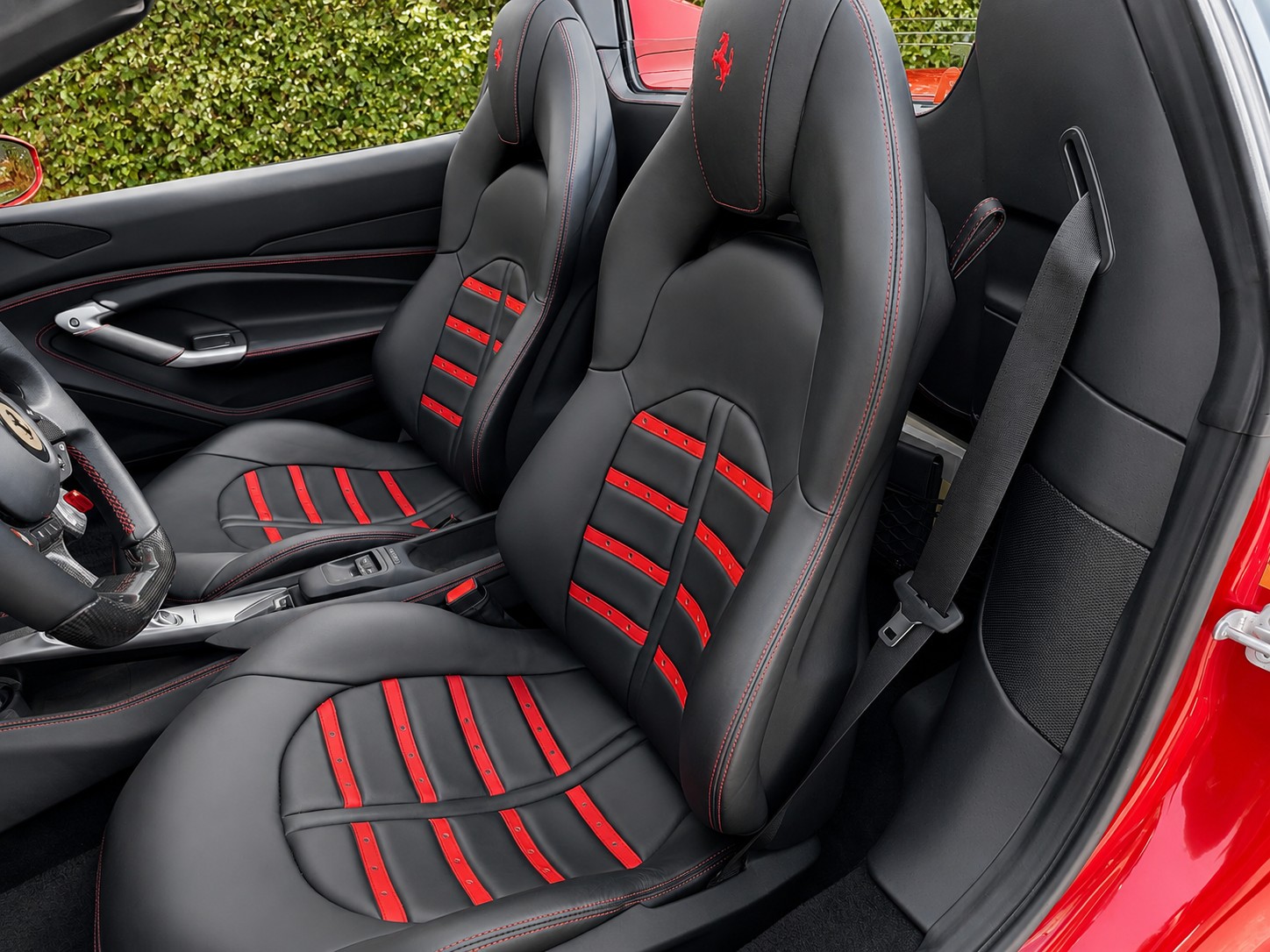 FERRARI F8 Spyder - aus 1. Hand-image-5