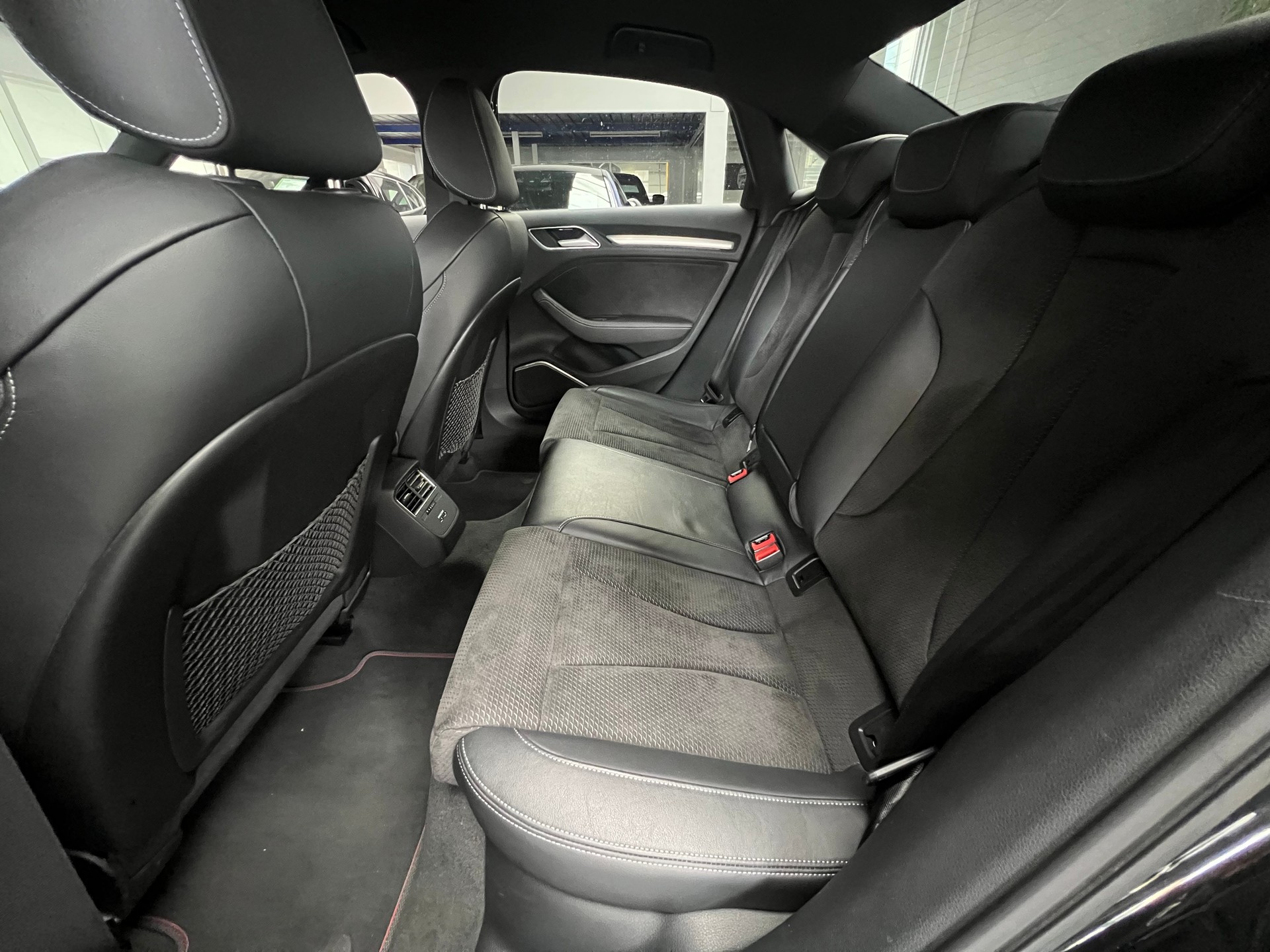 AUDI S3 Limousine 2.0 TFSI quattro S-tronic-image-10