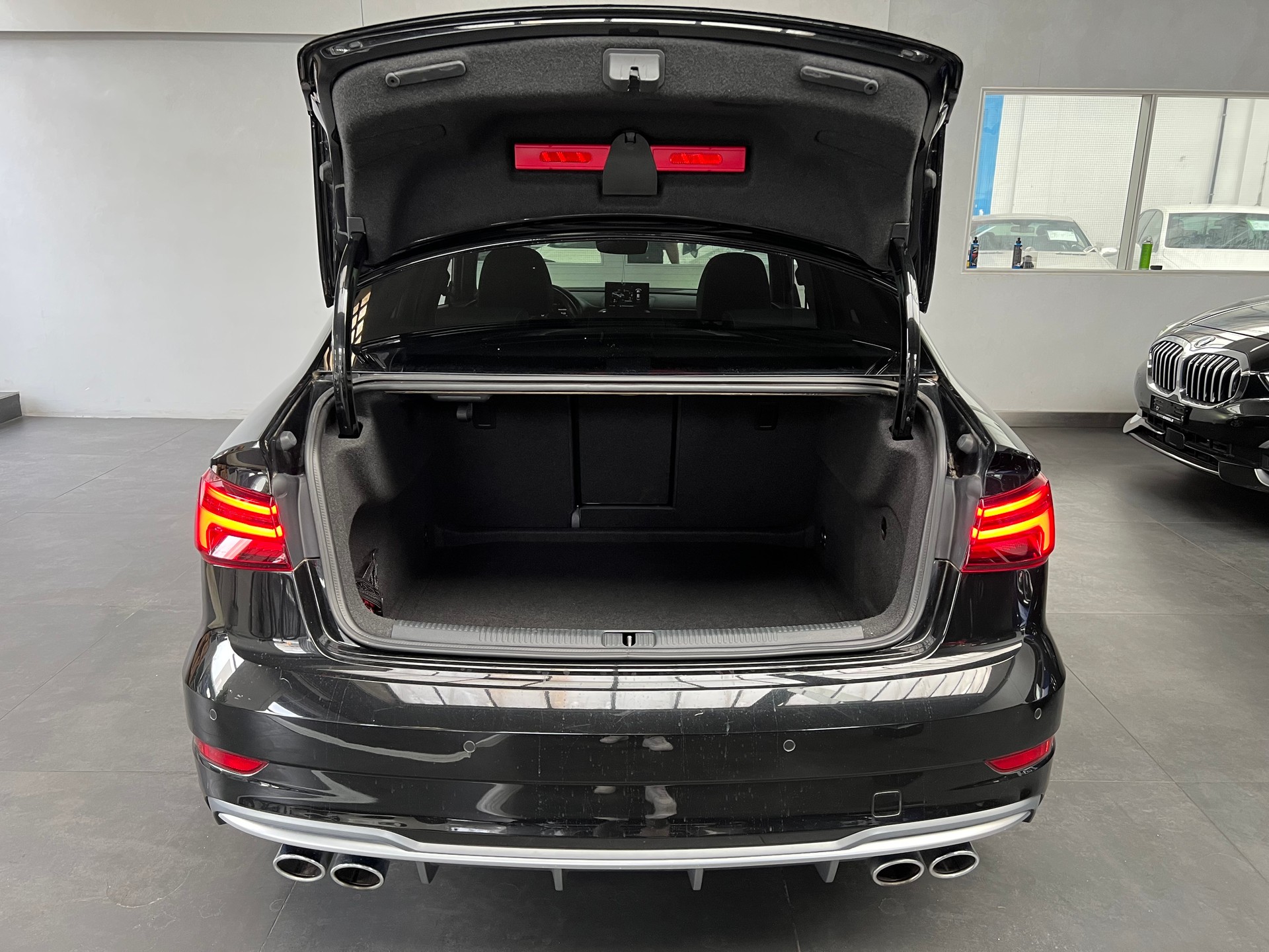 AUDI S3 Limousine 2.0 TFSI quattro S-tronic-image-11