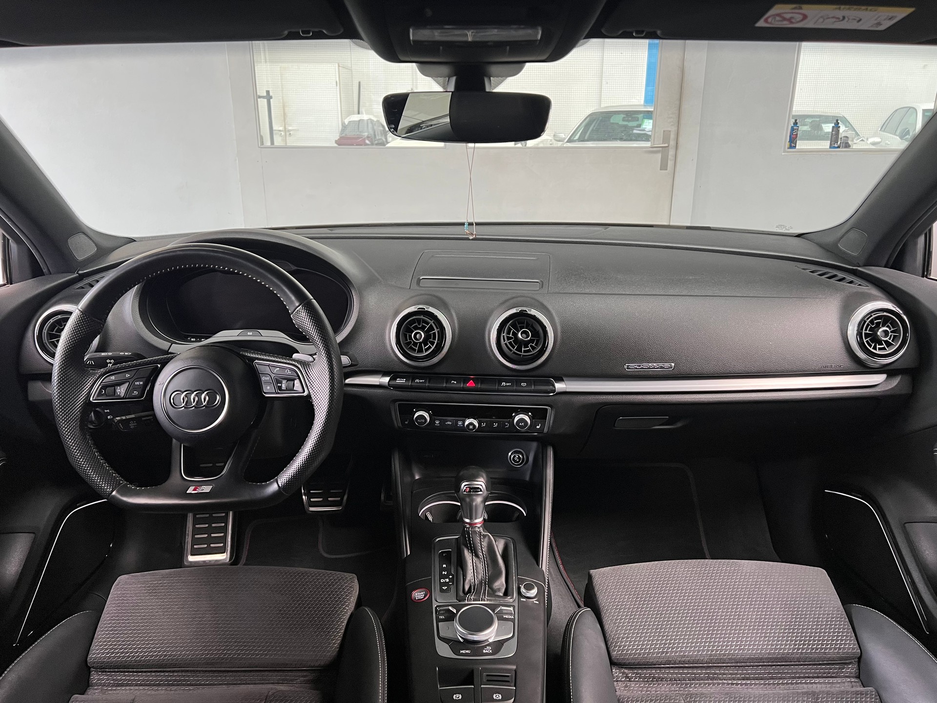 AUDI S3 Limousine 2.0 TFSI quattro S-tronic-image-4