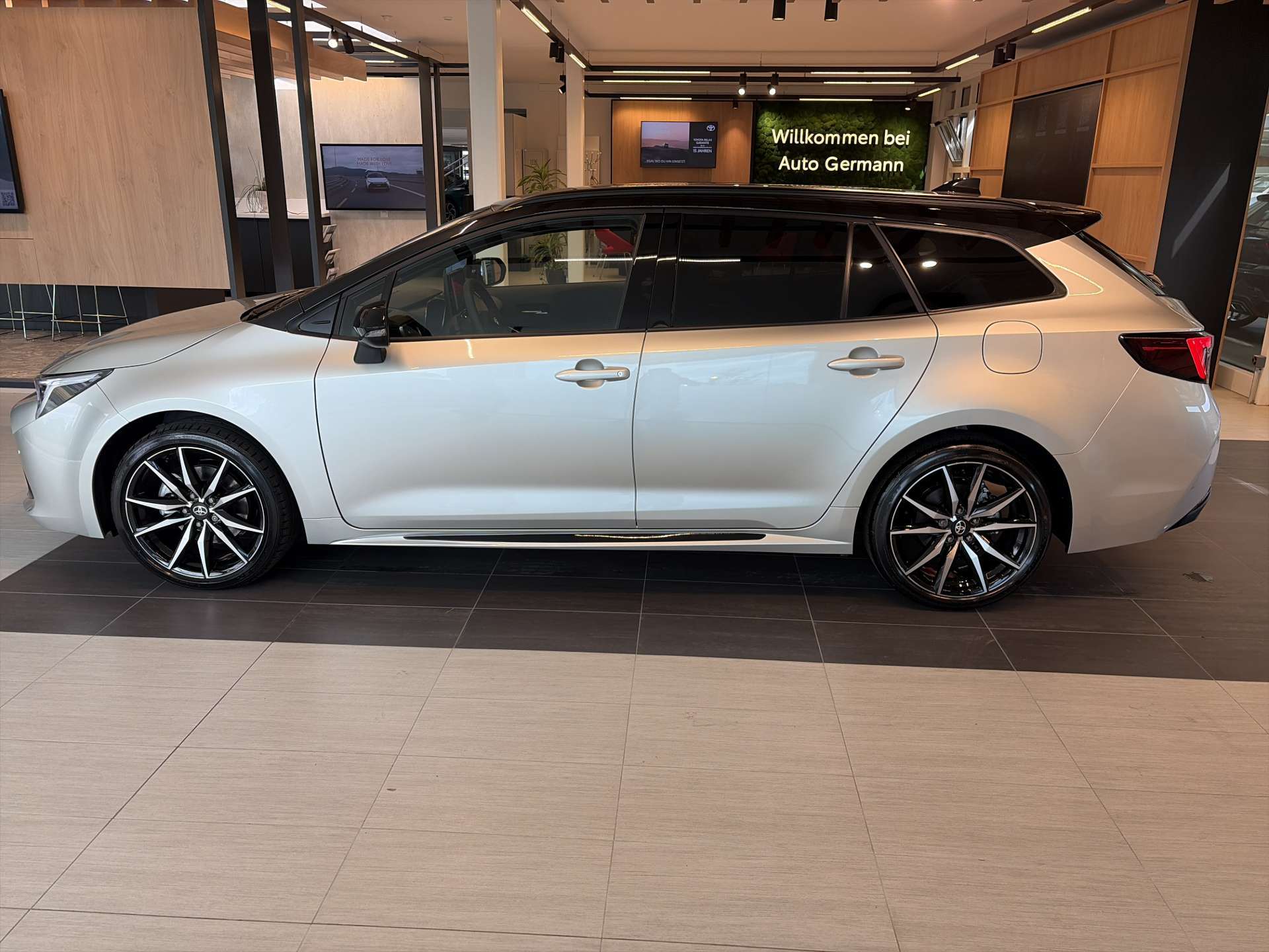 TOYOTA Corolla Touring Sports 2.0 HSD GR Sport e-CVT Automat-image-11