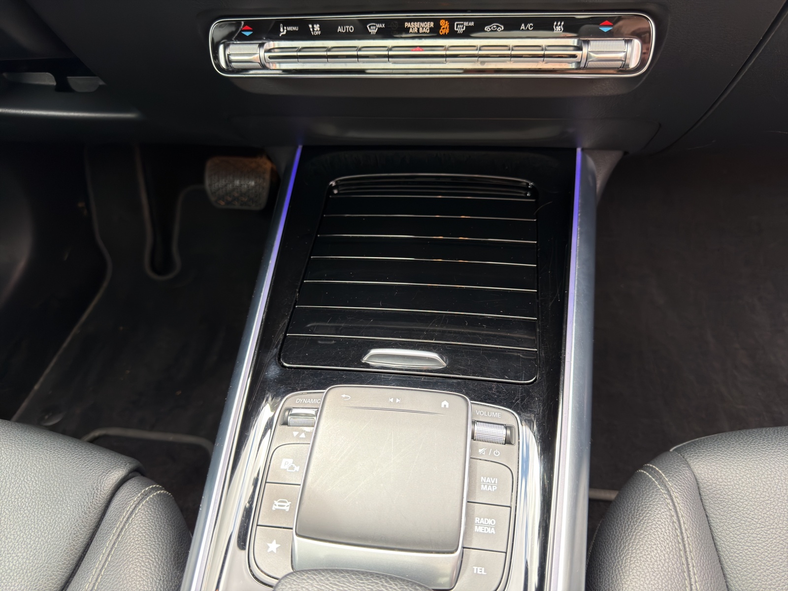 MERCEDES-BENZ EQA 300 4matic Premium-image-12
