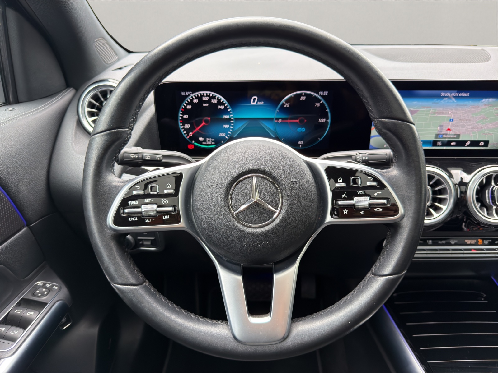 MERCEDES-BENZ EQA 300 4matic Premium-image-11