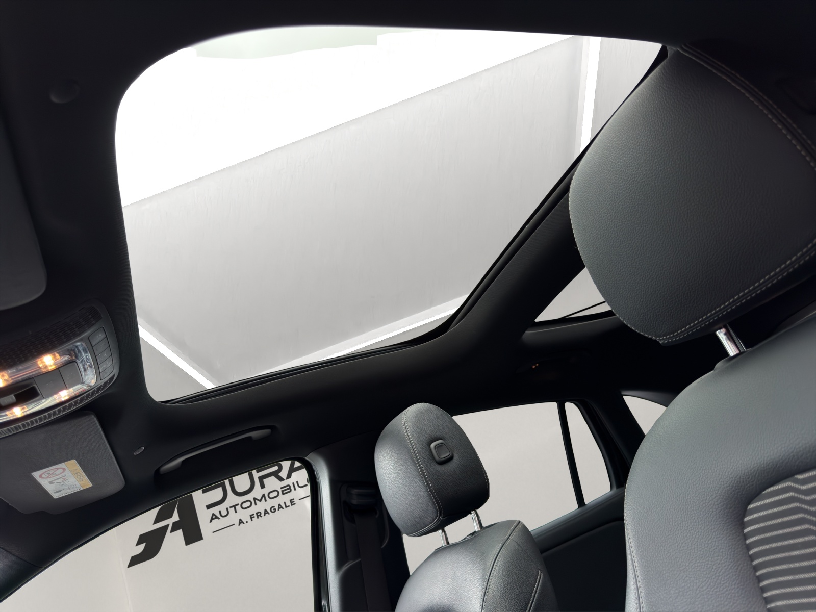 MERCEDES-BENZ EQA 300 4matic Premium-image-10