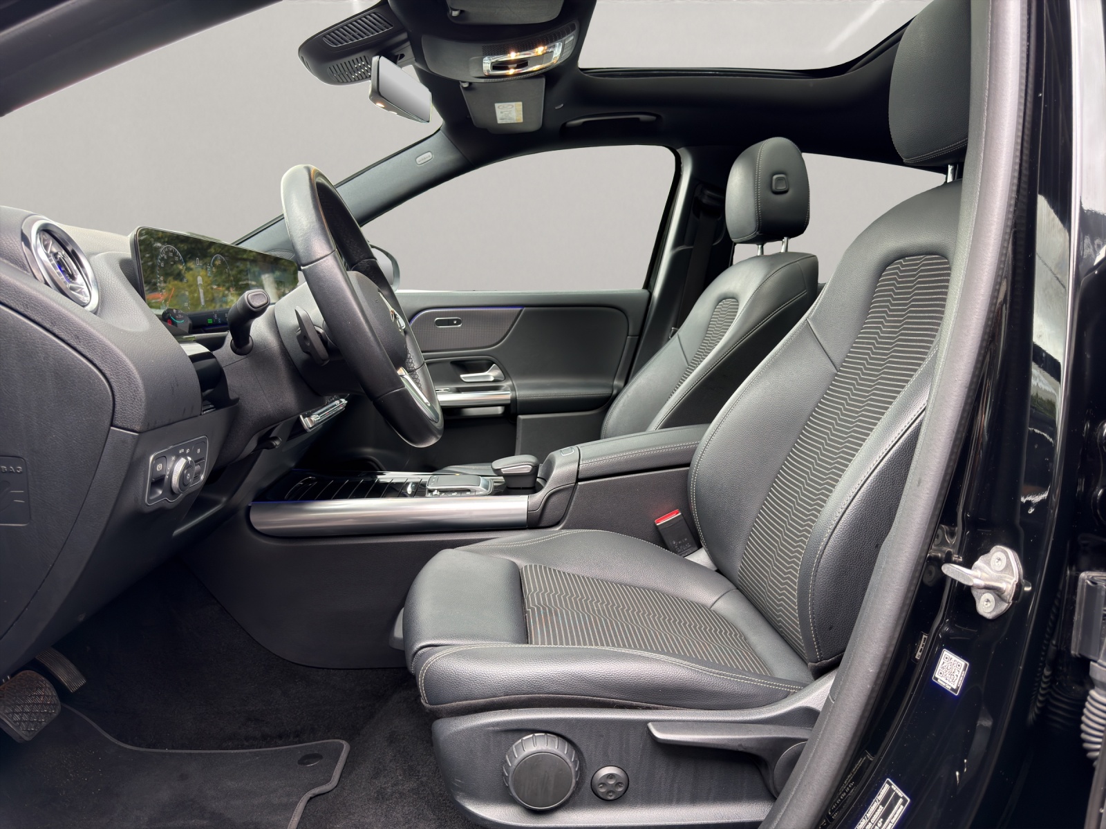 MERCEDES-BENZ EQA 300 4matic Premium-image-7