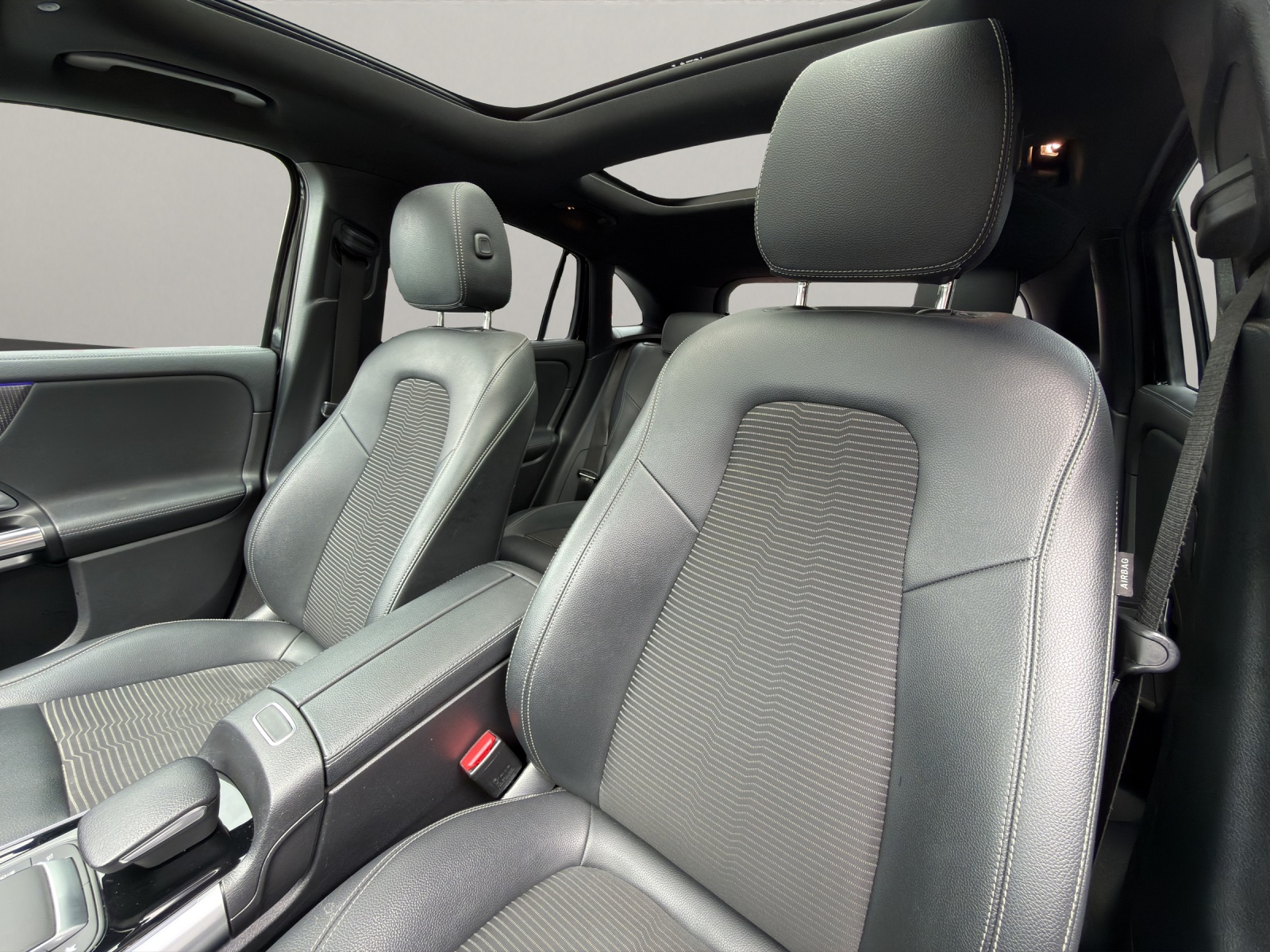 MERCEDES-BENZ EQA 300 4matic Premium-image-13
