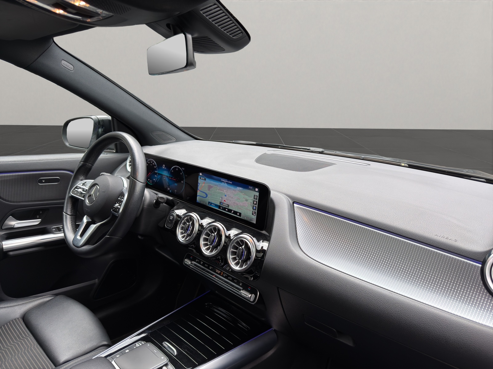 MERCEDES-BENZ EQA 300 4matic Premium-image-9