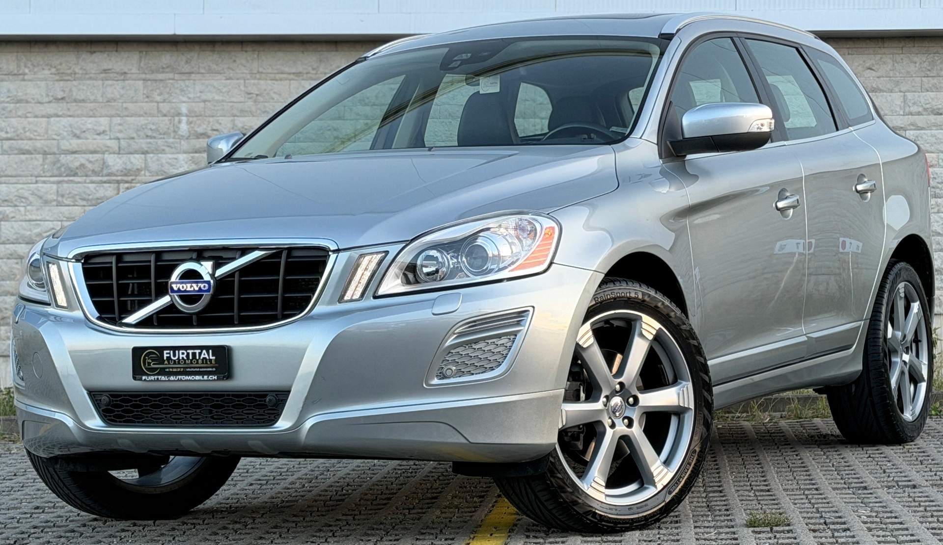 VOLVO XC60 T5 Summum Powershift-showroom-element-3