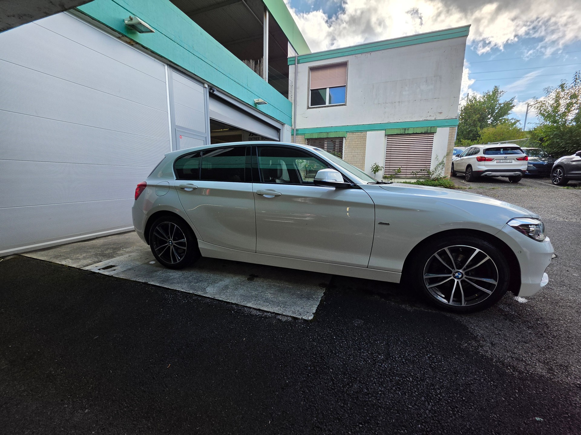 BMW 118i Edition Sport Line Steptronic-image-2