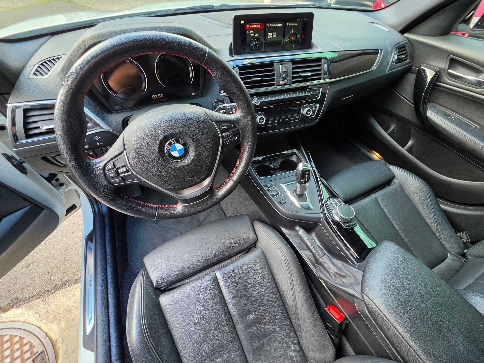 BMW 118i Edition Sport Line Steptronic-image-8