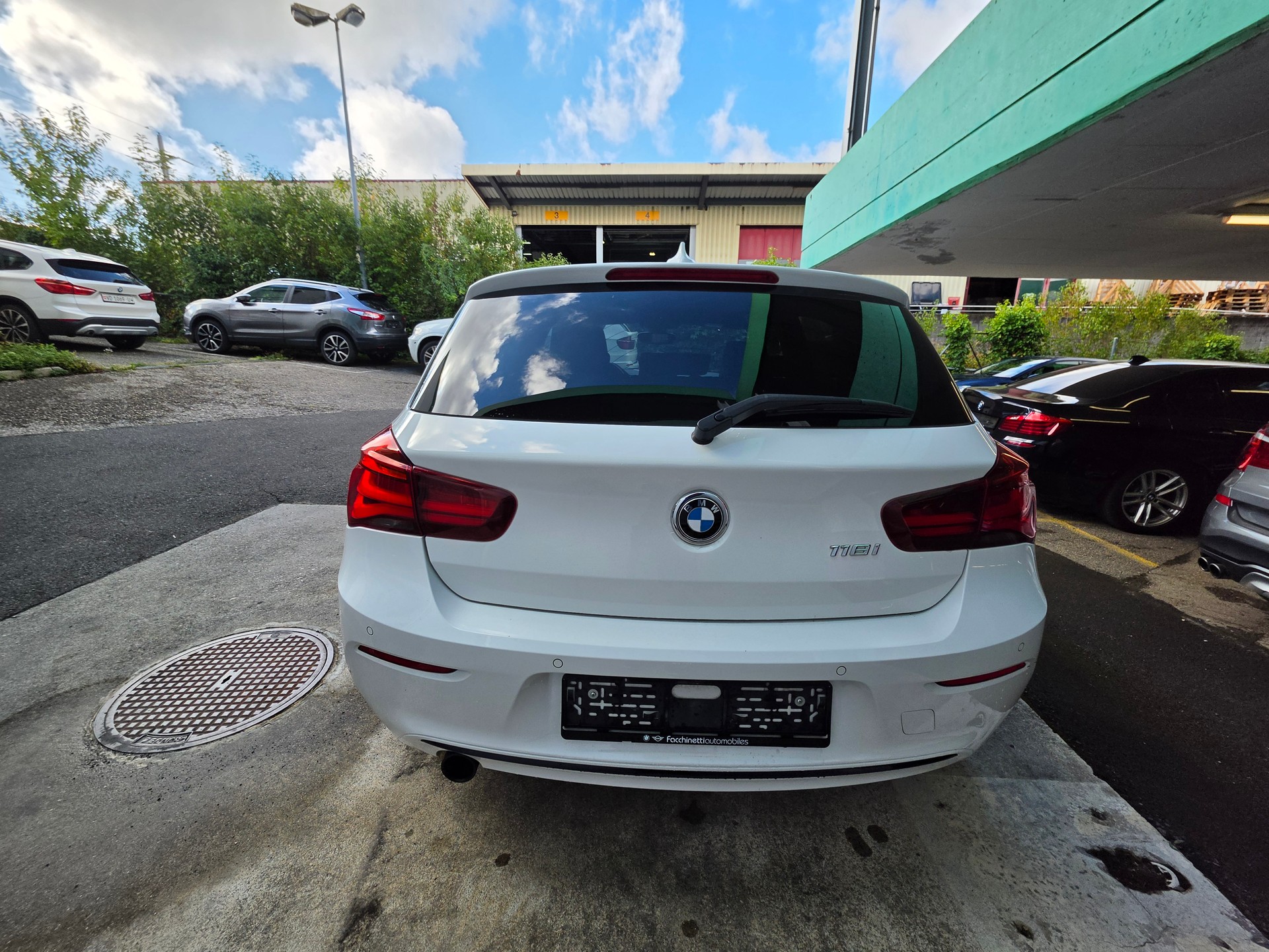 BMW 118i Edition Sport Line Steptronic-image-4