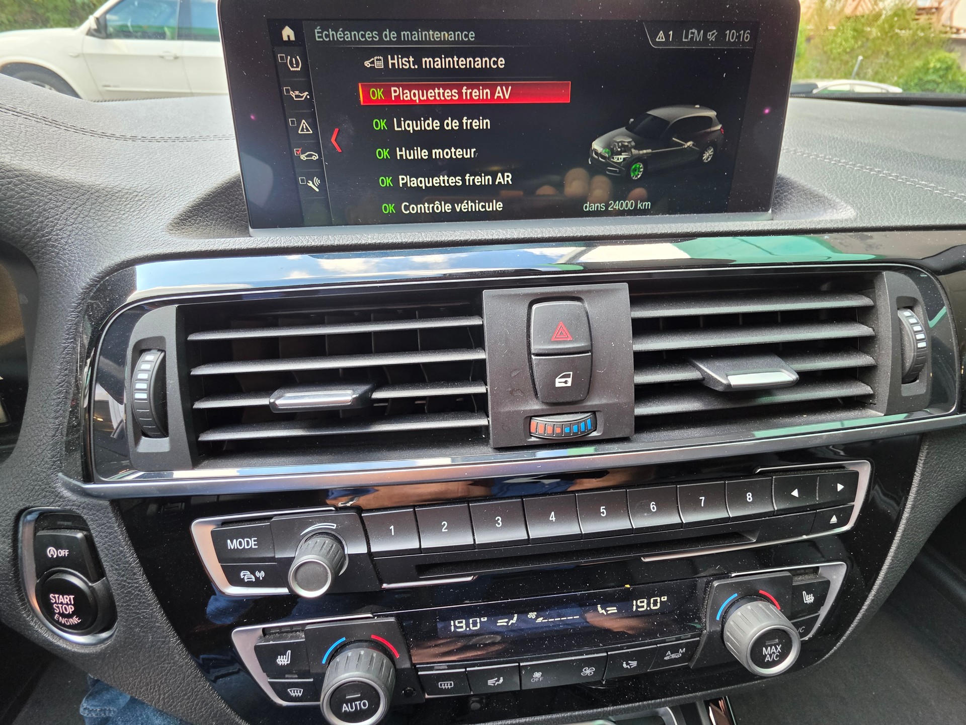 BMW 118i Edition Sport Line Steptronic-image-12