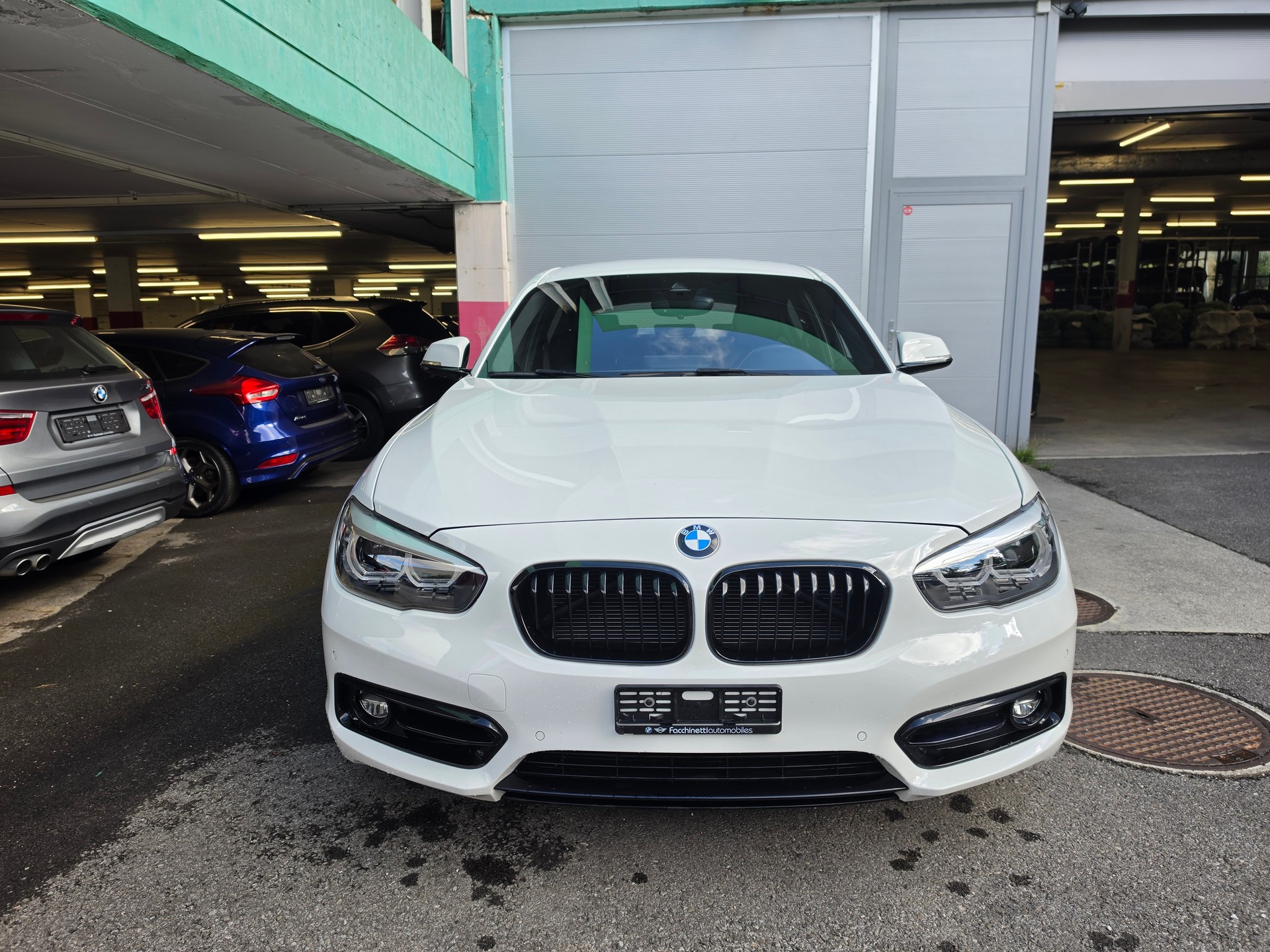 BMW 118i Edition Sport Line Steptronic-image-0