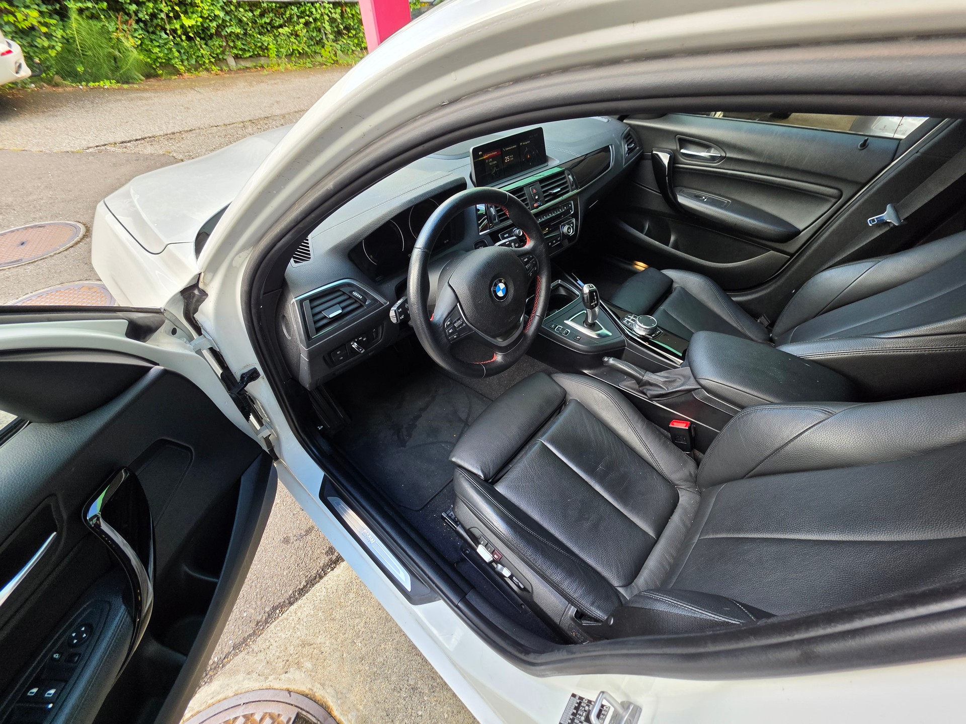 BMW 118i Edition Sport Line Steptronic-image-11