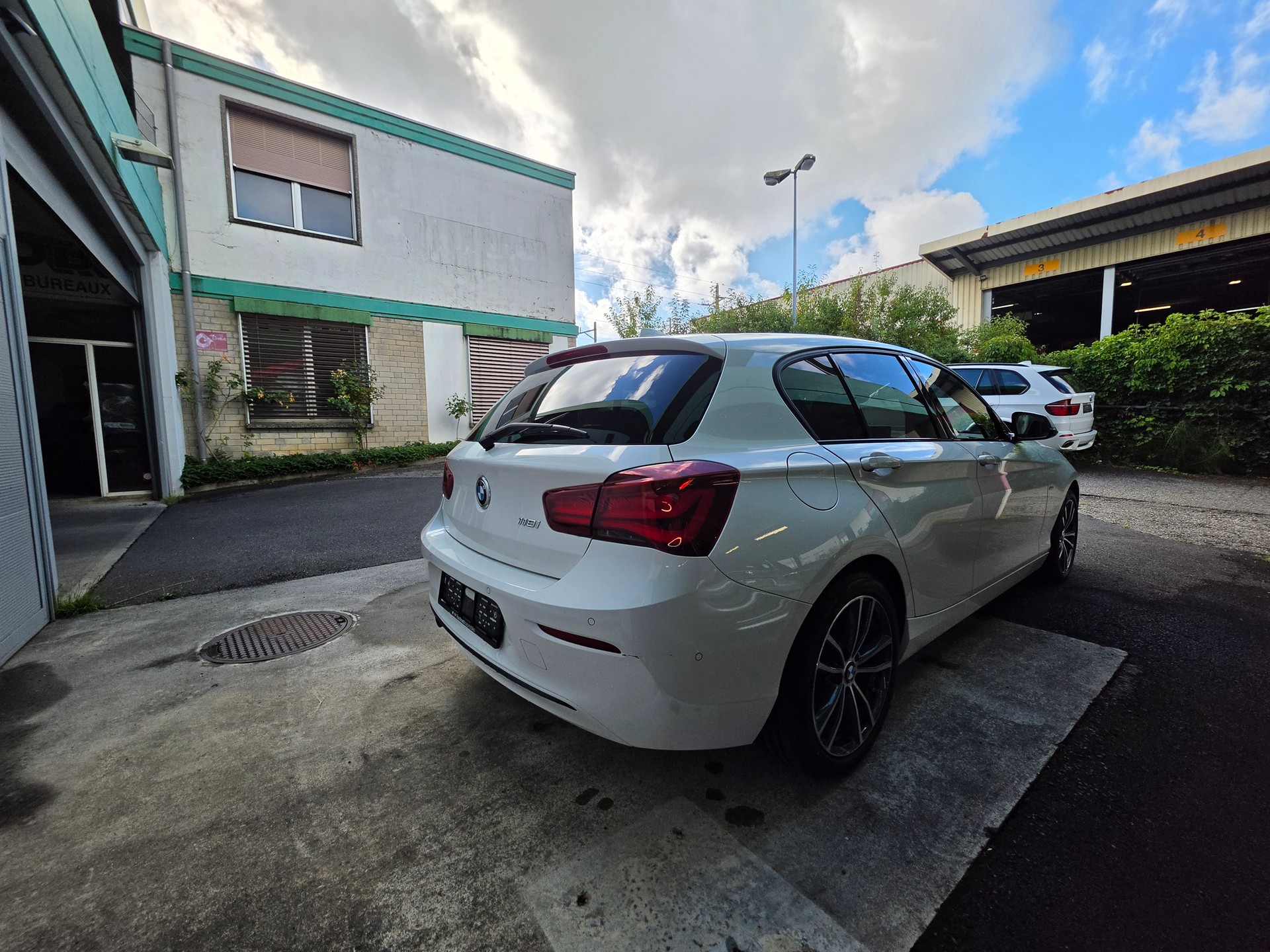 BMW 118i Edition Sport Line Steptronic-image-3
