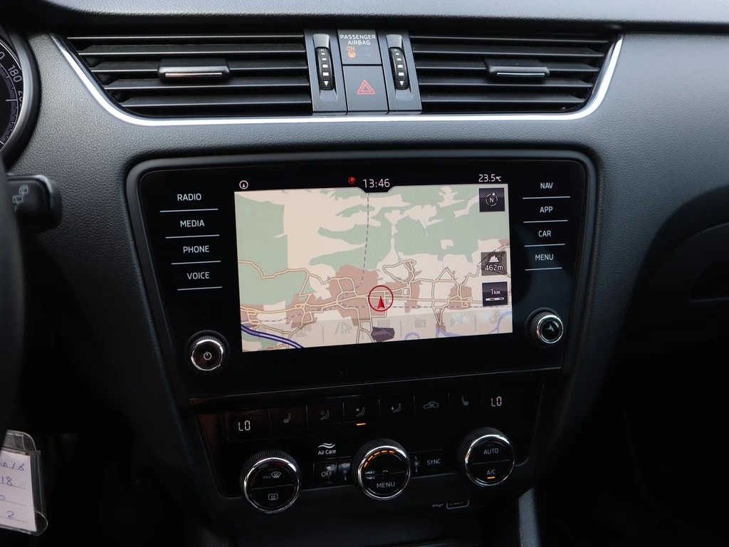 SKODA Octavia Combi 1.6 TDI Ambition DSG ** Navigation ** PDC ** Frisch ab MFK & Service **-image-7