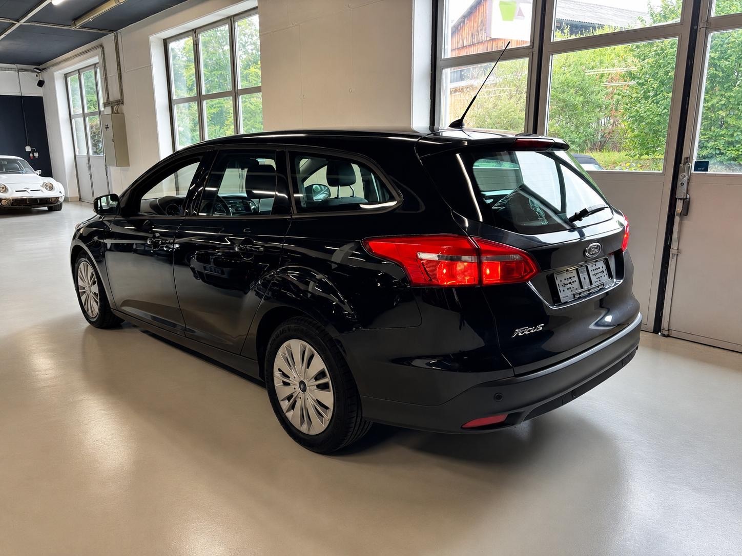 FORD Focus 1.5 TDCi Business PowerShift-image-8