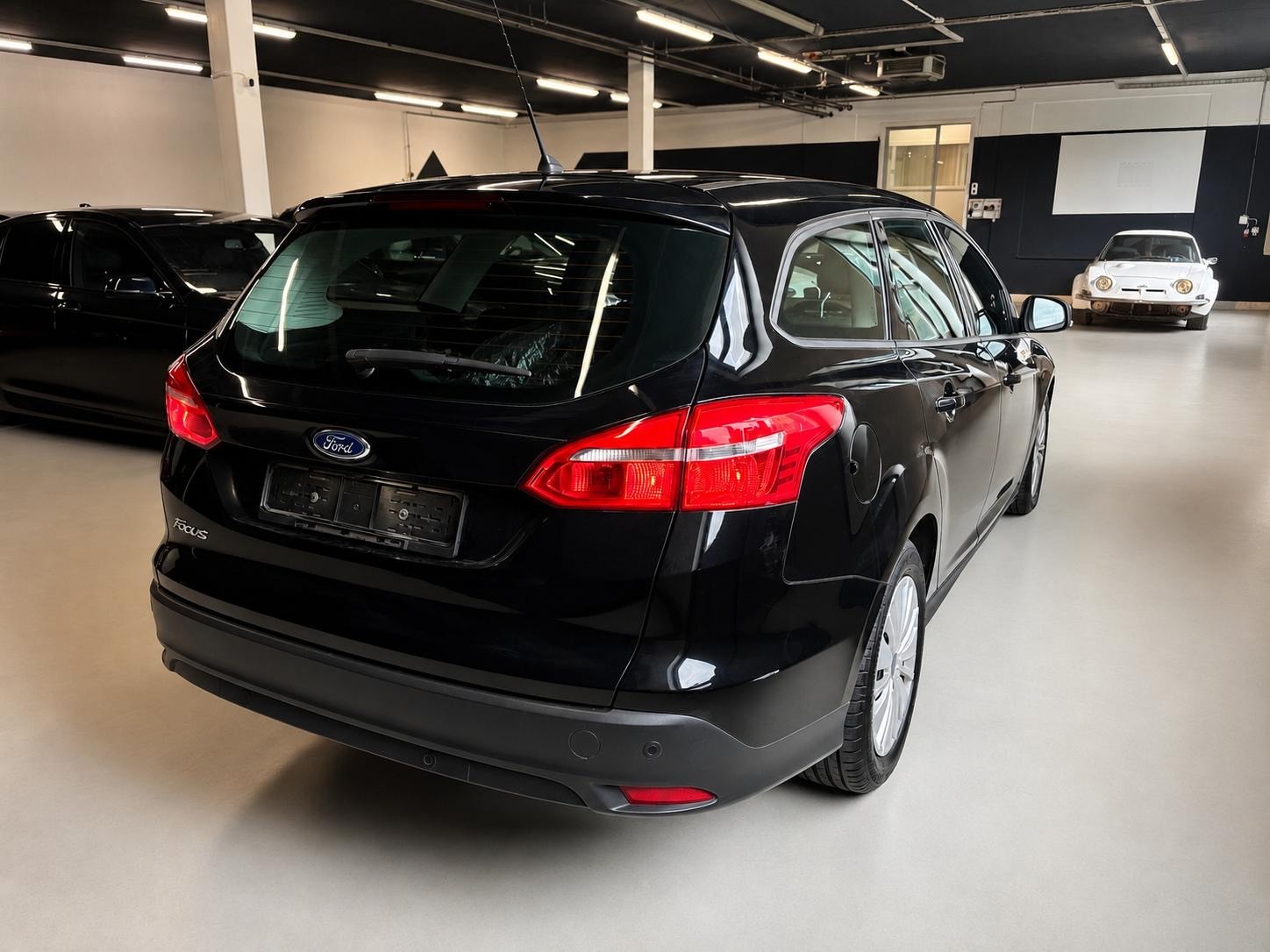 FORD Focus 1.5 TDCi Business PowerShift-image-9