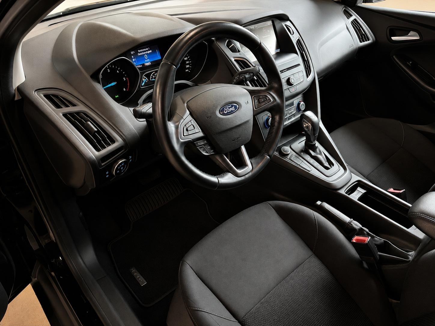 FORD Focus 1.5 TDCi Business PowerShift-image-11