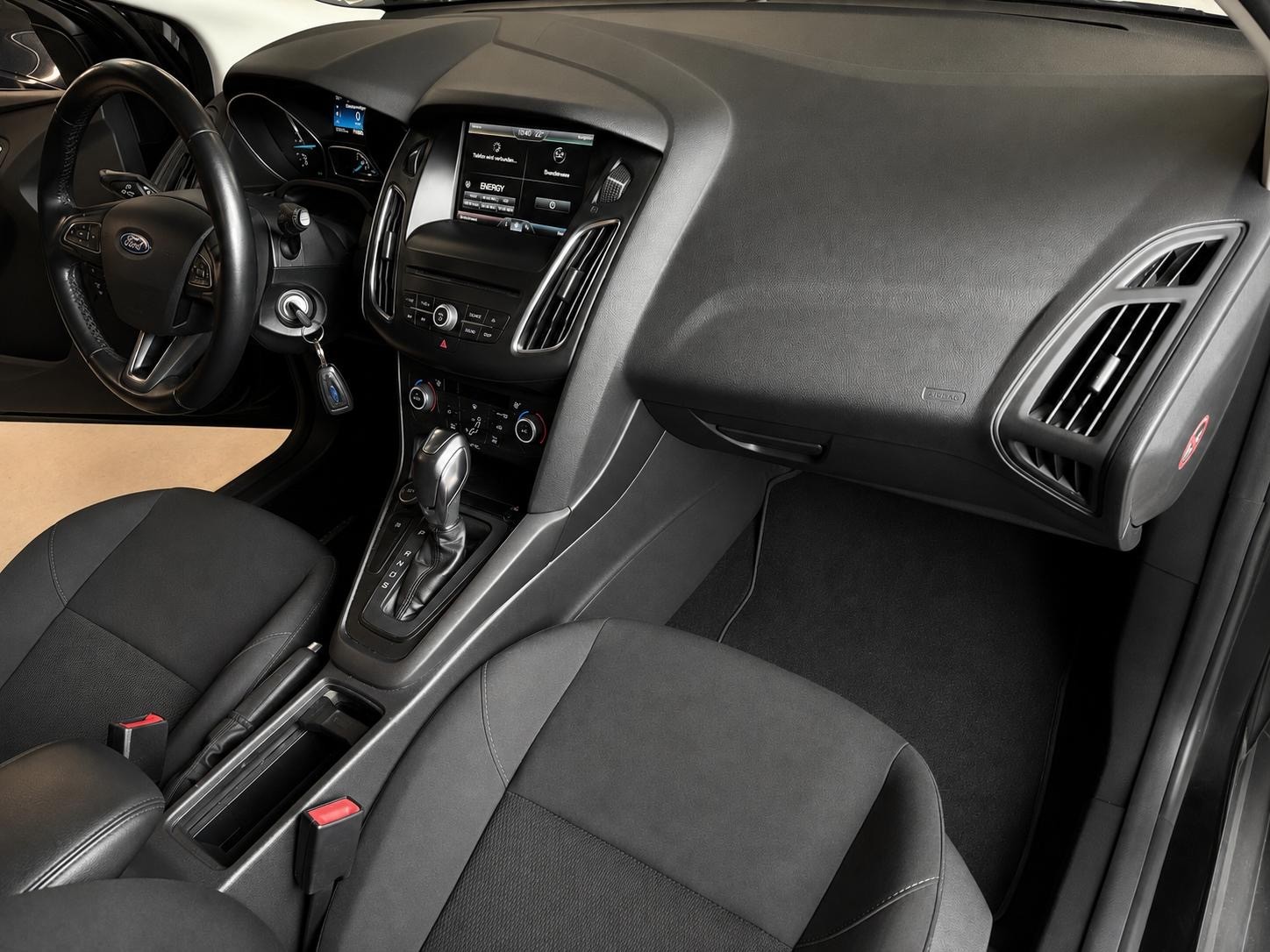 FORD Focus 1.5 TDCi Business PowerShift-image-10