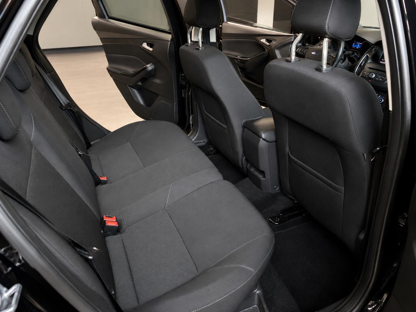 FORD Focus 1.5 TDCi Business PowerShift-image-15