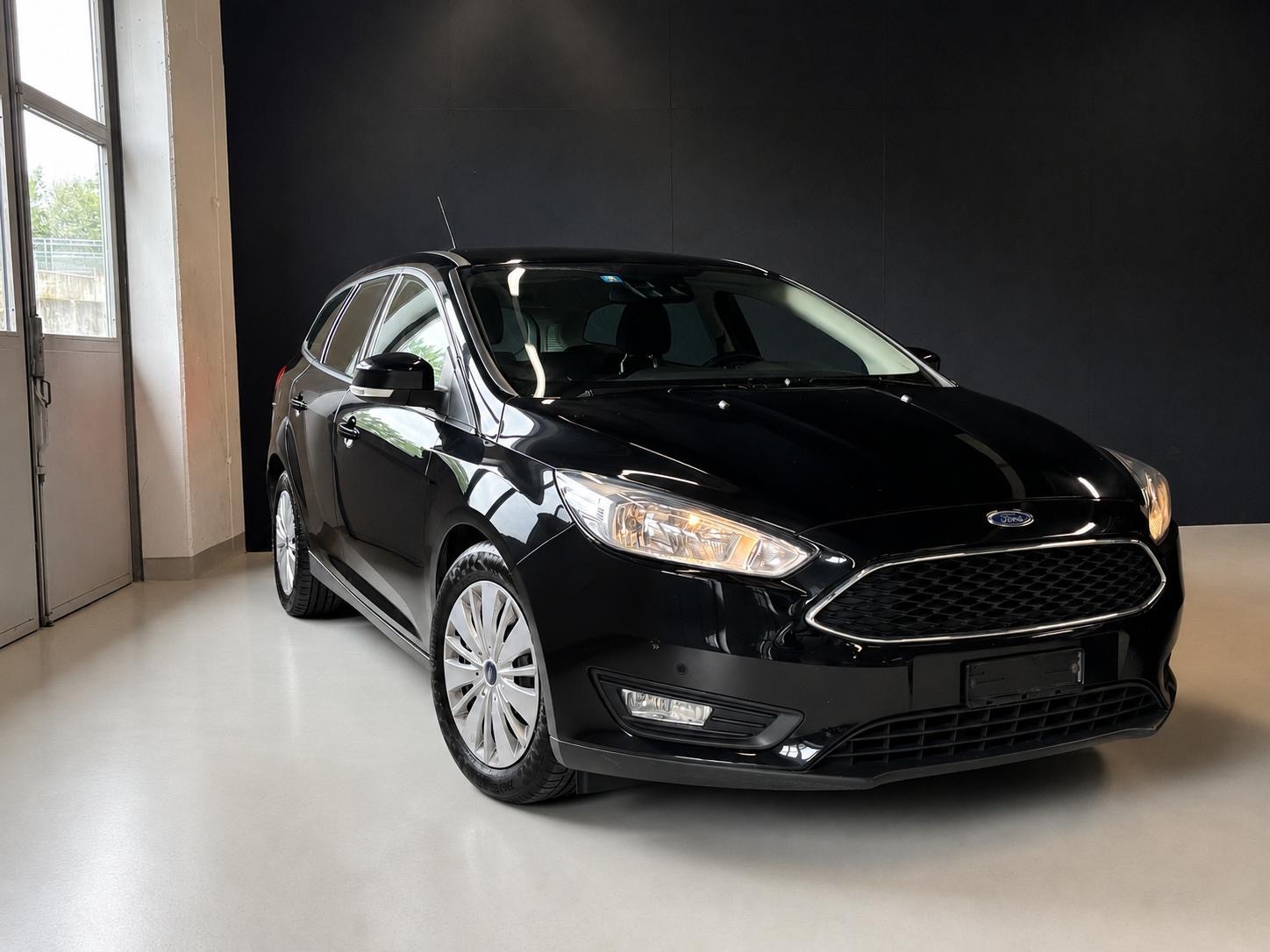 FORD Focus 1.5 TDCi Business PowerShift-image-3