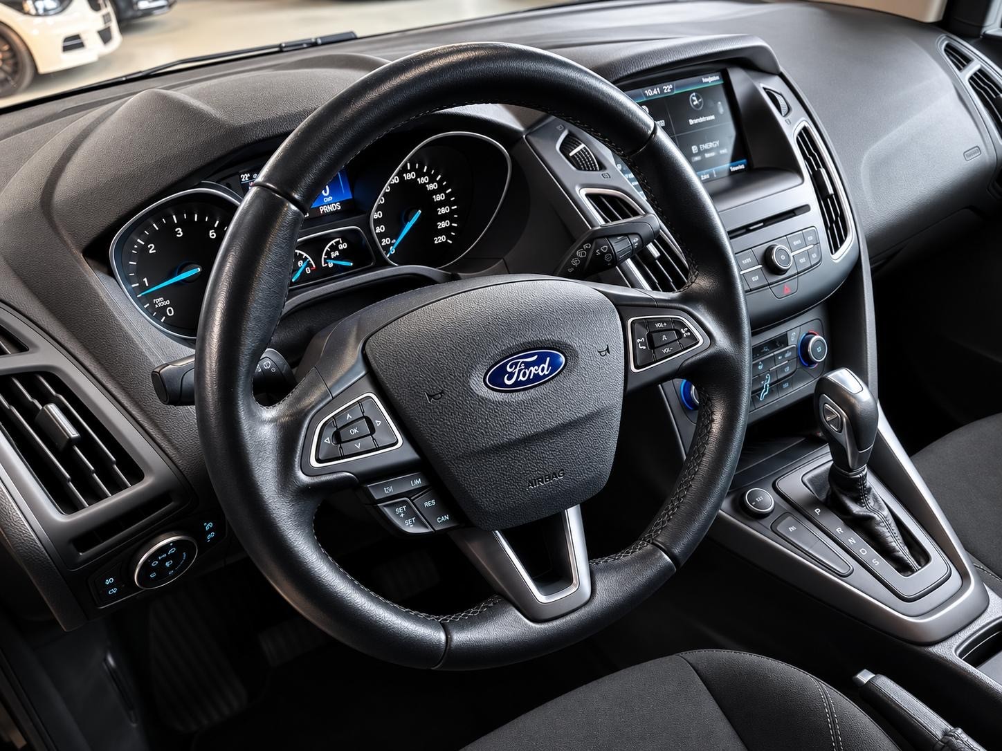 FORD Focus 1.5 TDCi Business PowerShift-image-12